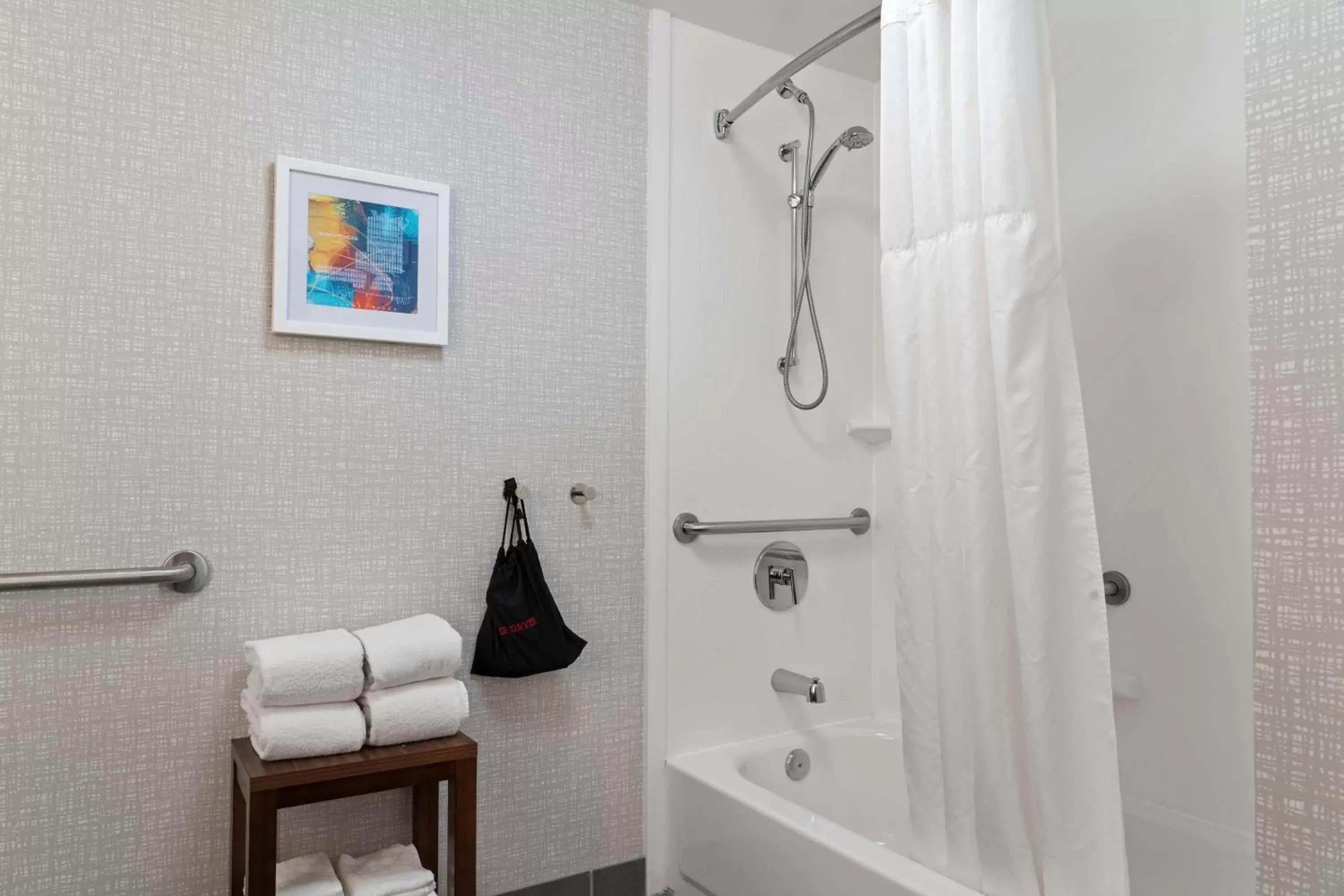 Bathroom in Hampton Inn & Suites Newport News-Airport - Oyster Point Area