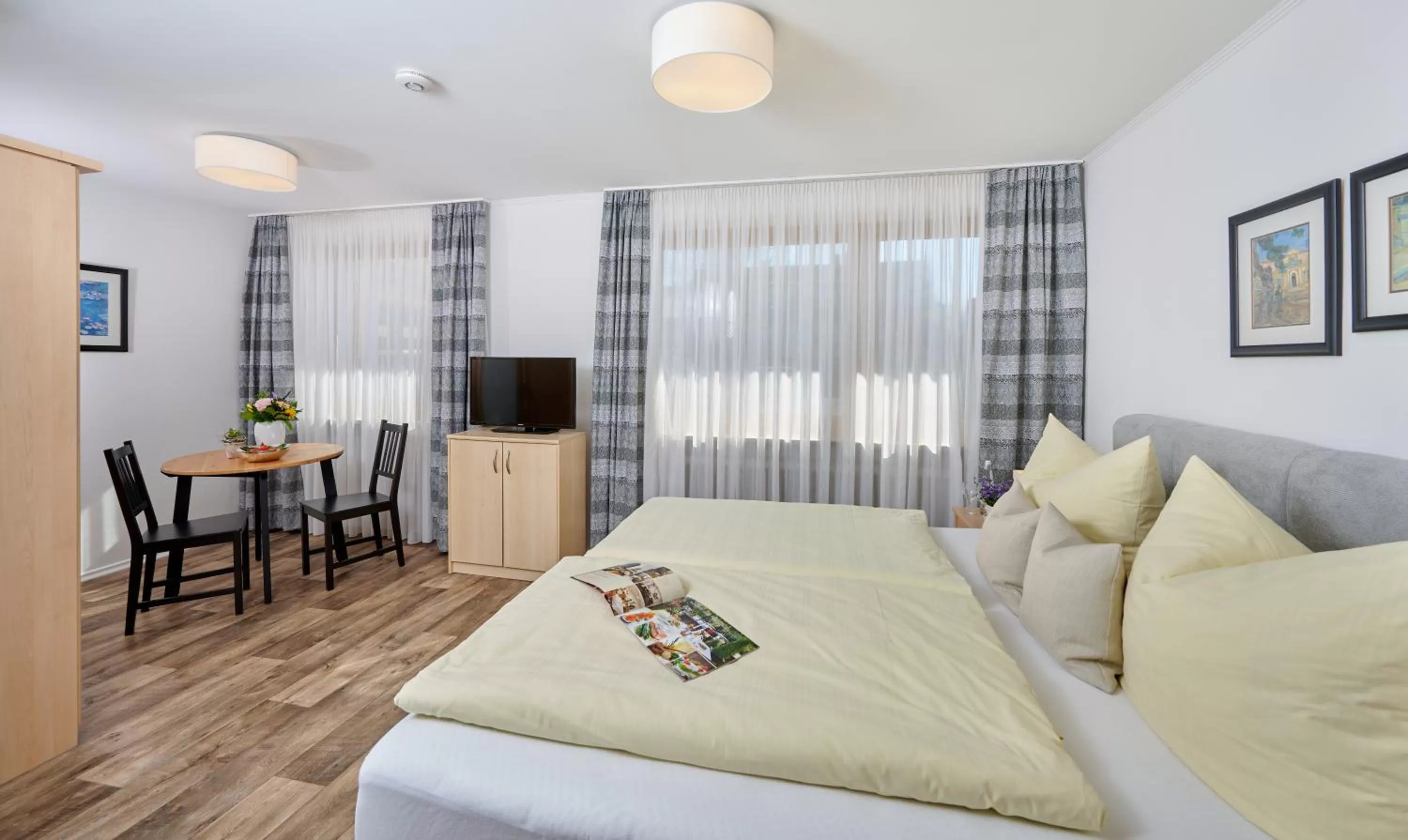 Bed in Hotel Restaurant Zum Goldenen Anker mit Hallenbad & Wellnessbereich