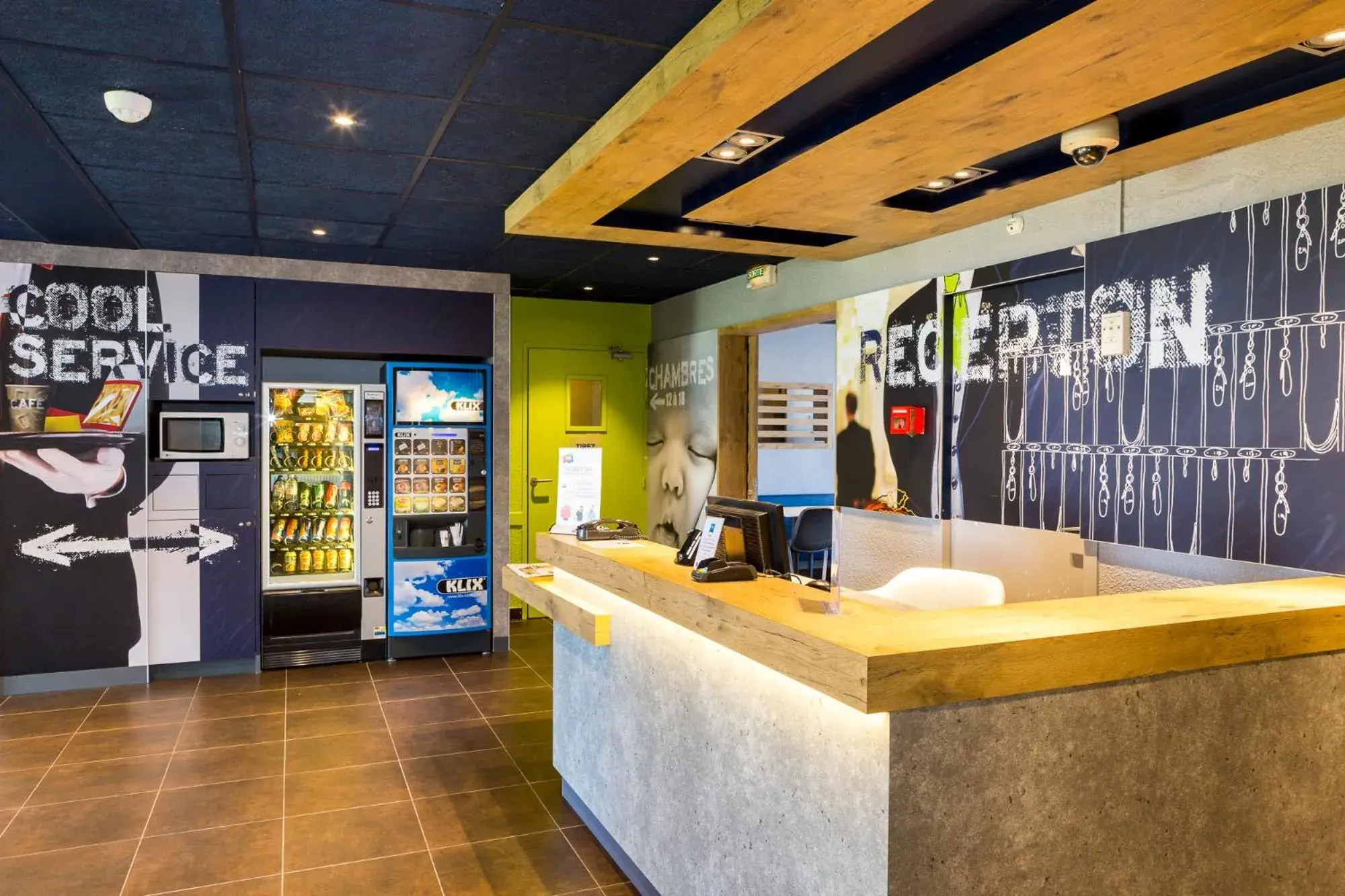Lobby or reception in ibis budget Quimper