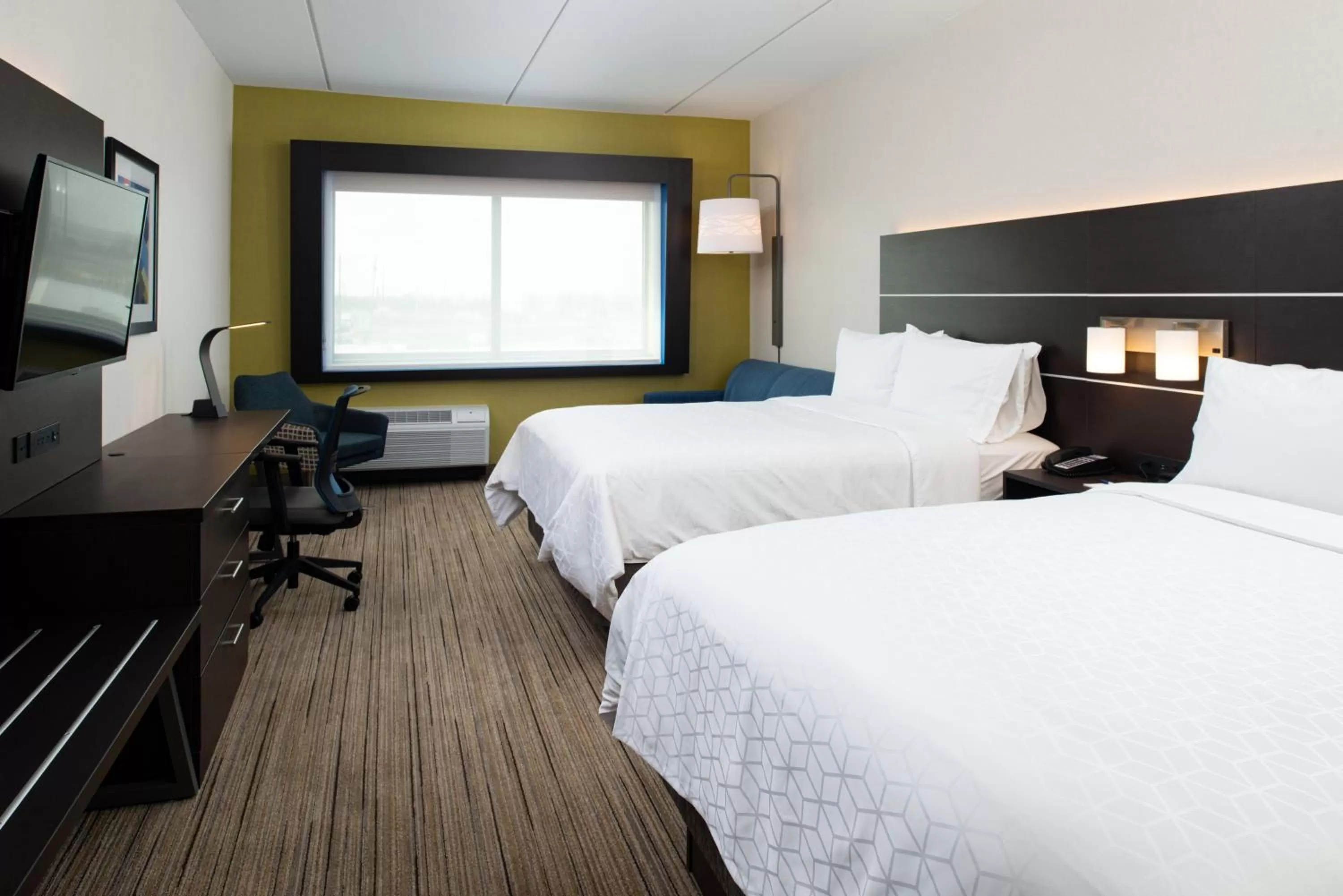 Photo of the whole room, Bed in Holiday Inn Express & Suites - Romeoville - Joliet North by IHG
