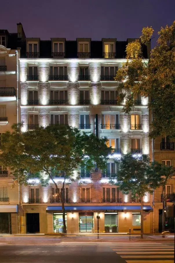 Facade/entrance, Property Building in Montparnasse Alésia