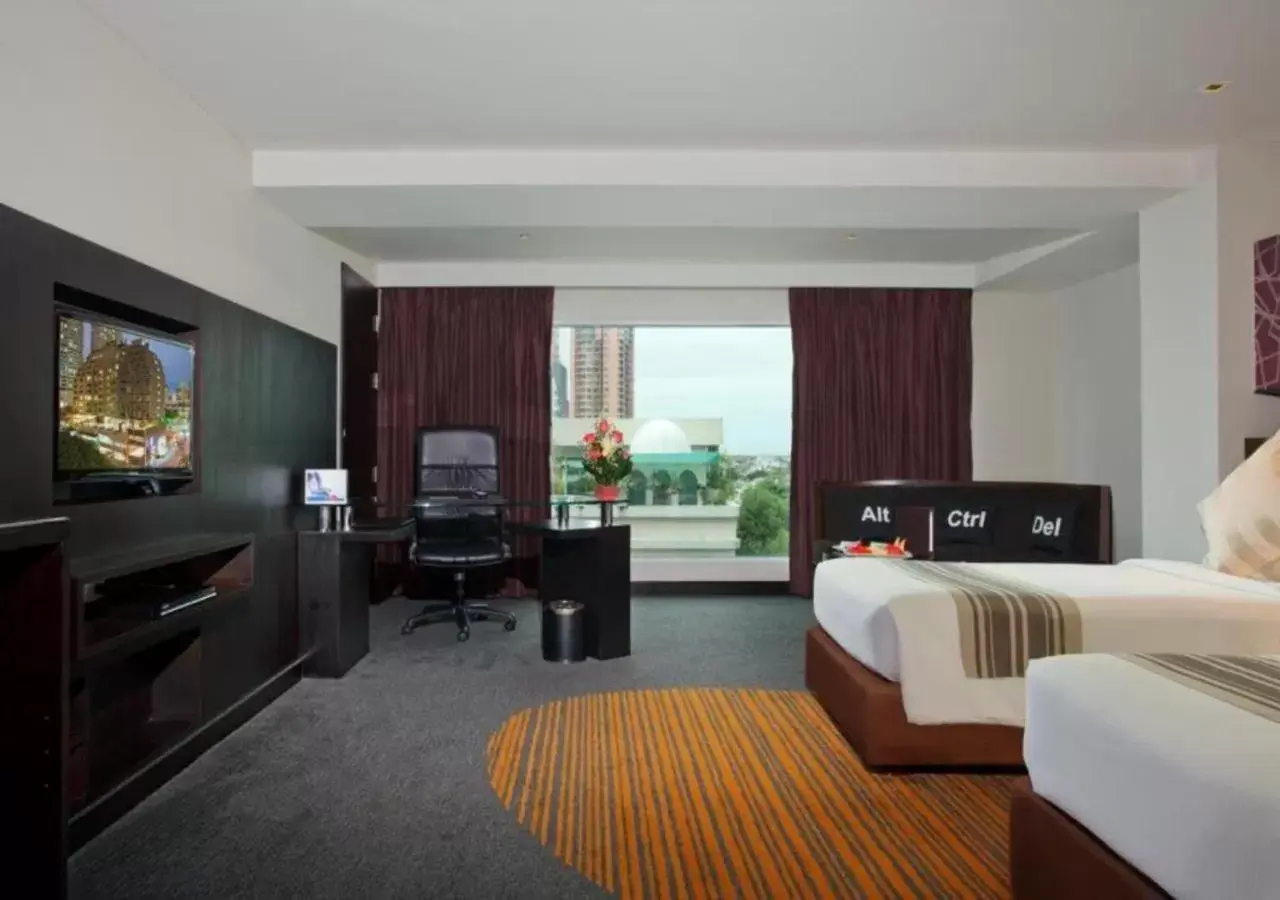 Bedroom, TV/Entertainment Center in Golden Tulip Mandison Suites