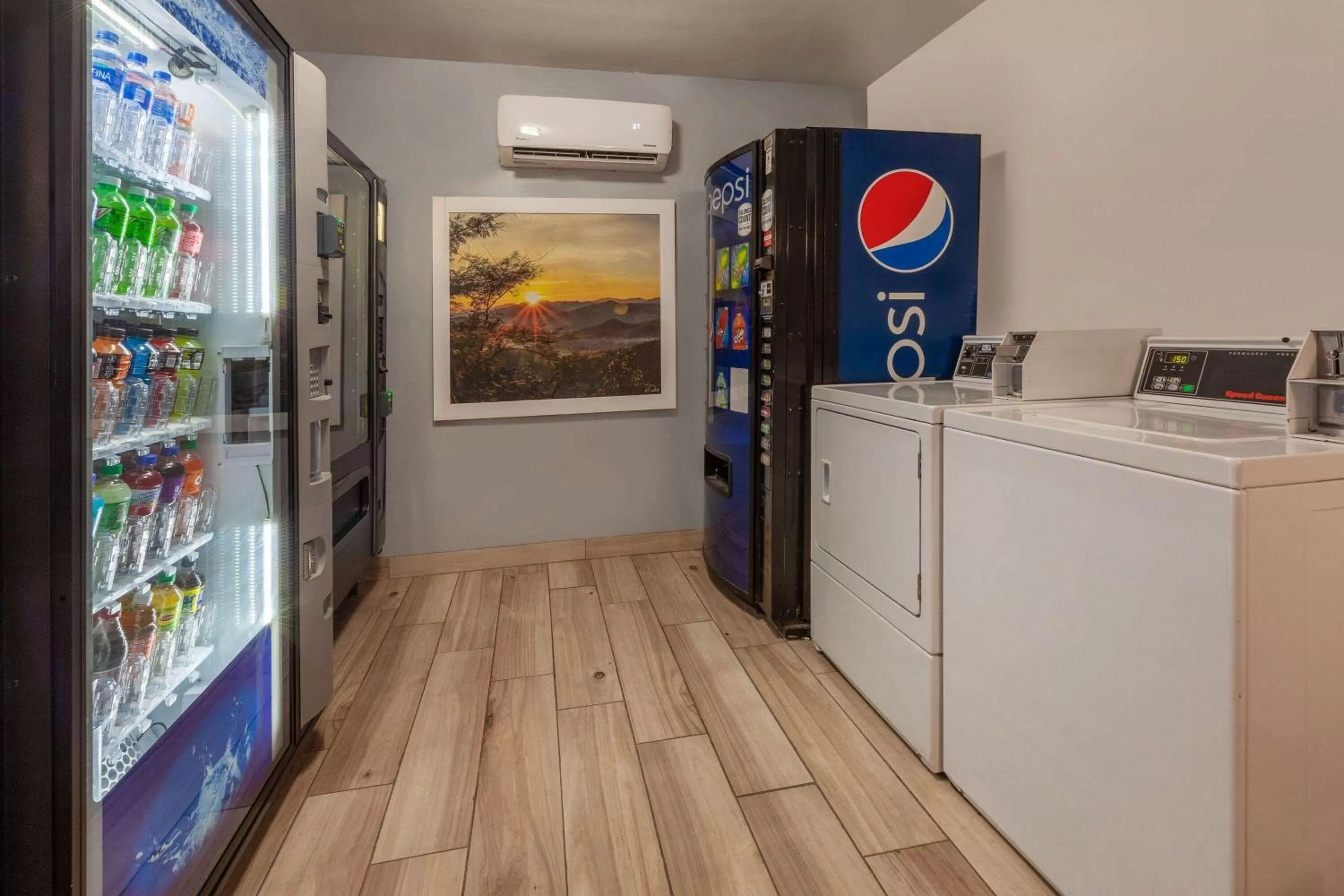 On-site shops in Days Inn by Wyndham Racine/Sturtevant