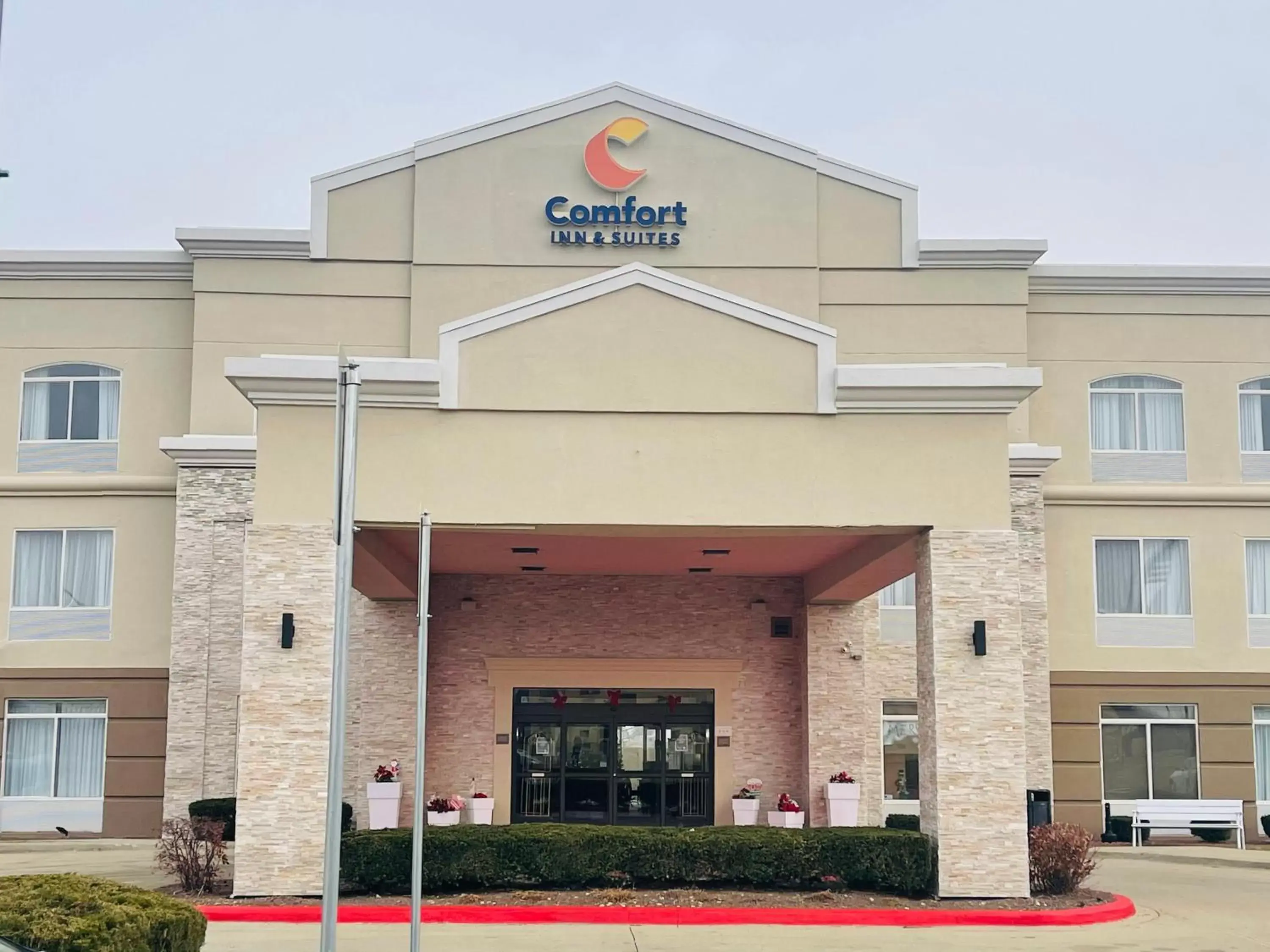 Property building in Comfort Inn & Suites Decatur-Forsyth