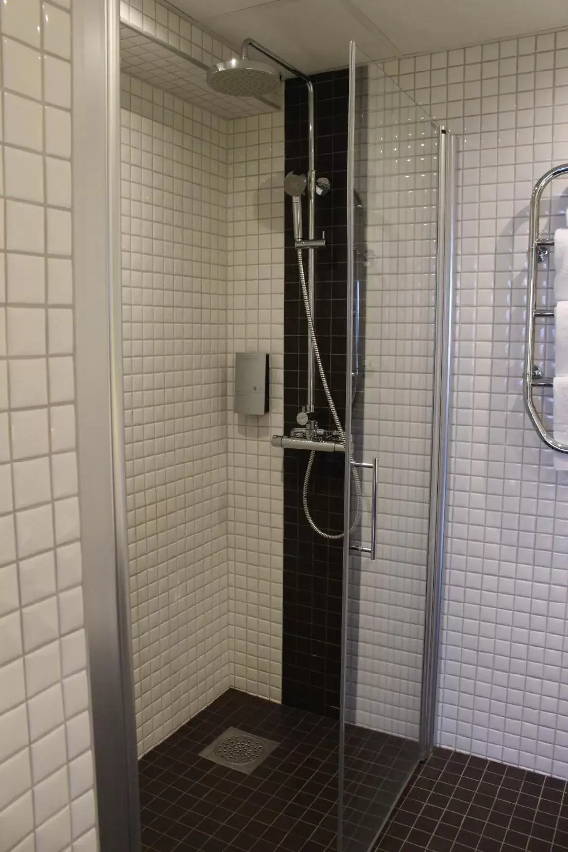Shower, Bathroom in Best Western Hotel Corallen