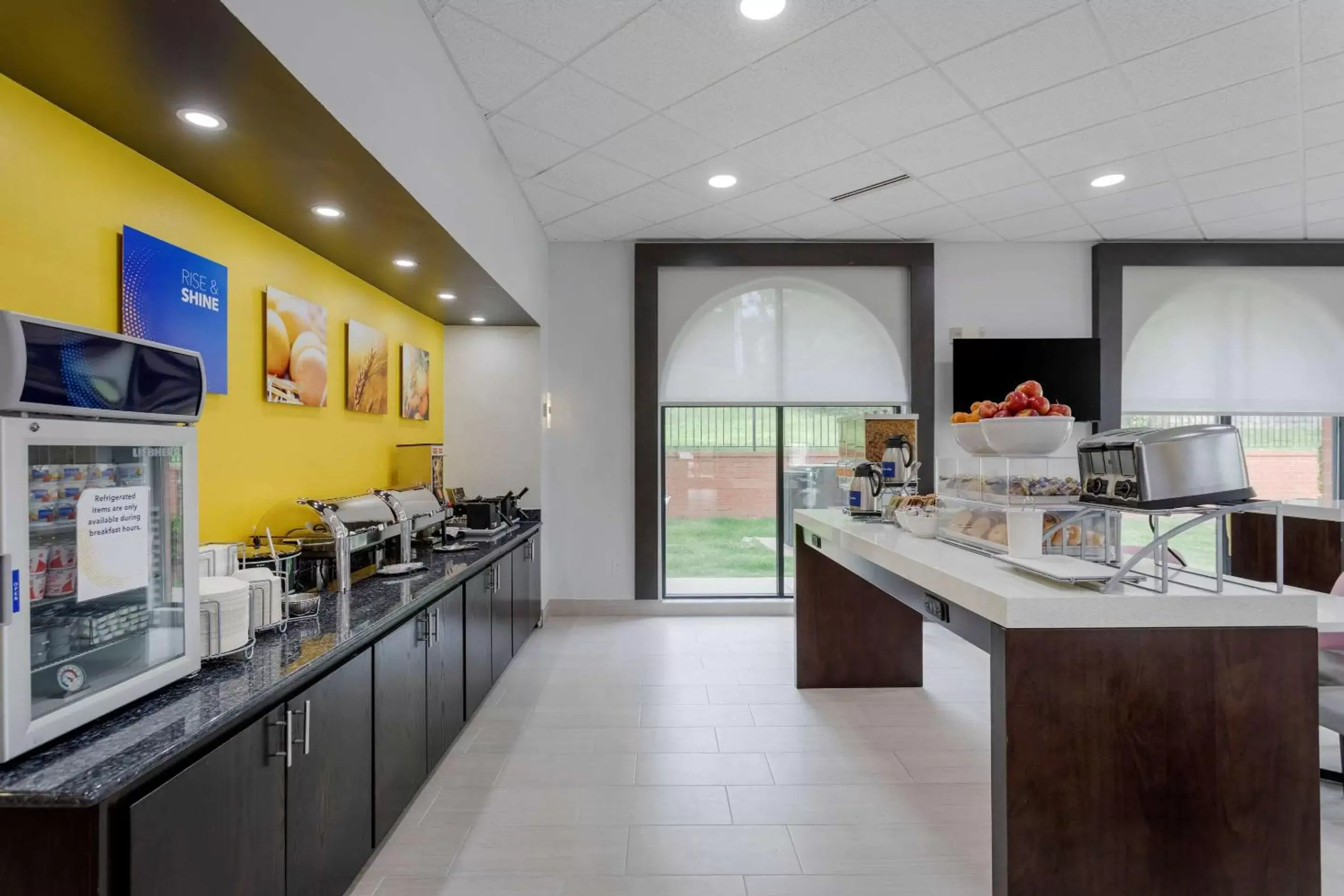 Breakfast, Kitchen/Kitchenette in Comfort Suites Mt. Juliet-Nashville Area