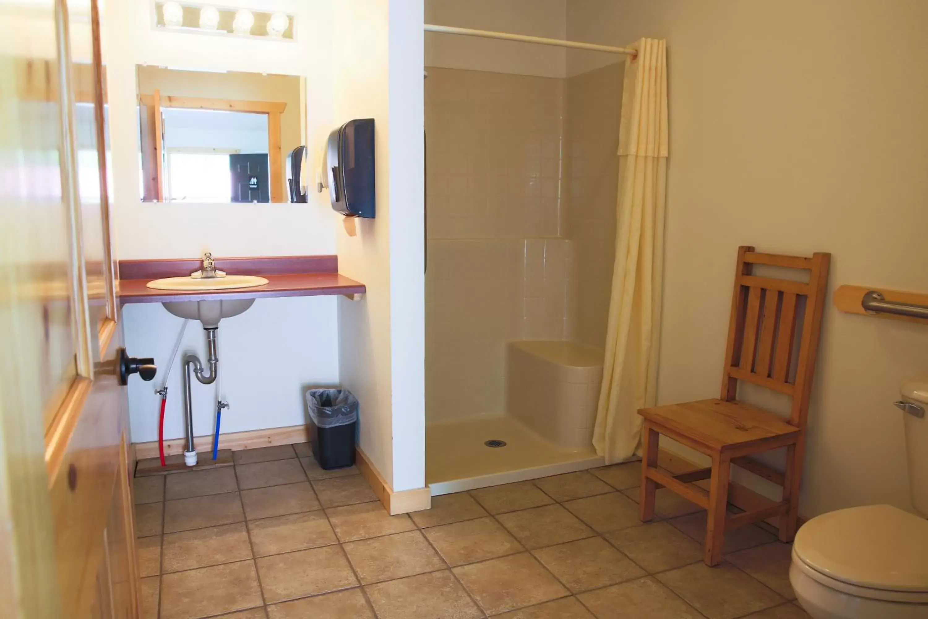 Public Bath, Bathroom in The Longhorn Ranch Lodge & RV Resort