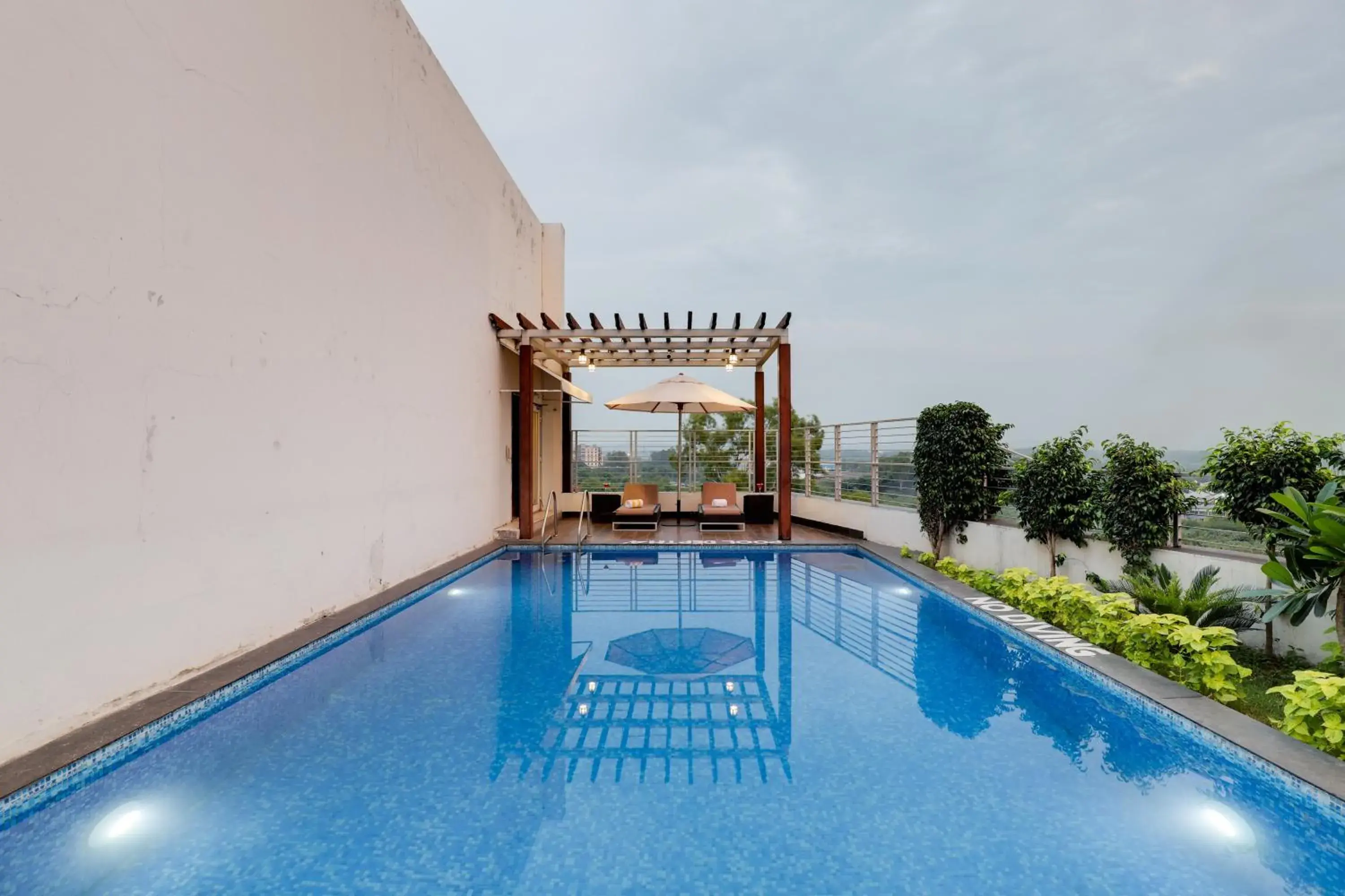 Swimming pool in Lemon Tree Hotel Chandigarh Swimming pool in Lemon Tree Hotel Chandigarh