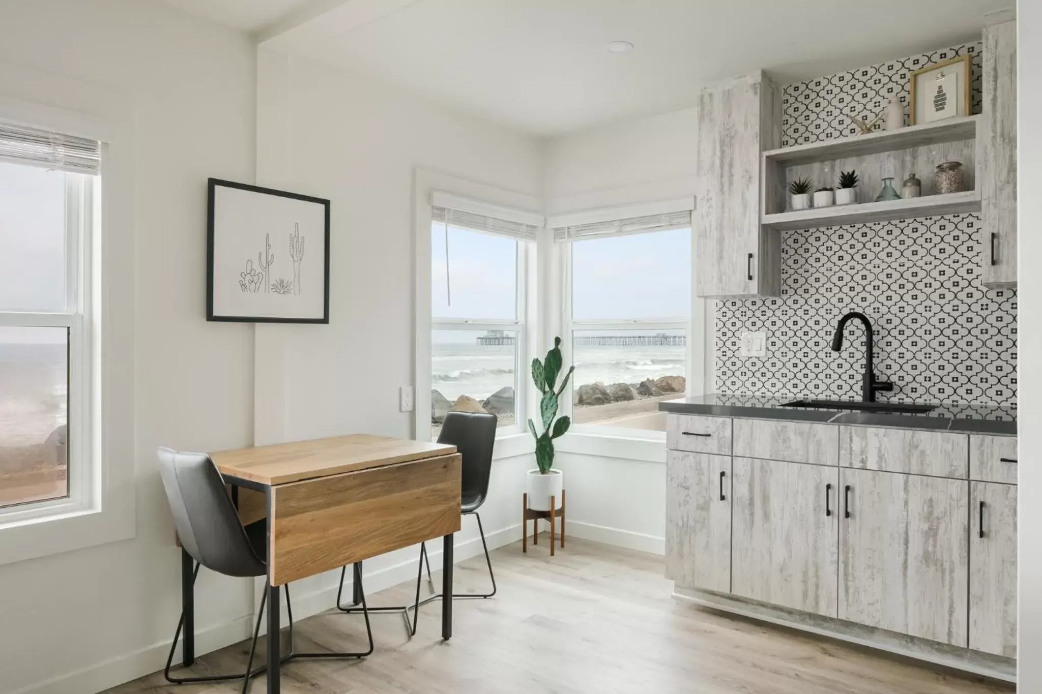 Kitchen or kitchenette, Dining Area in The Marbella