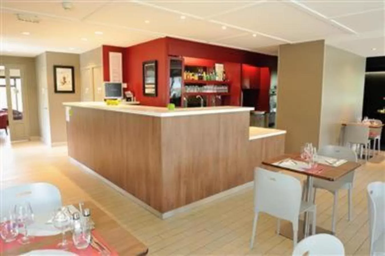 Restaurant/places to eat in Campanile Moulins Avermes