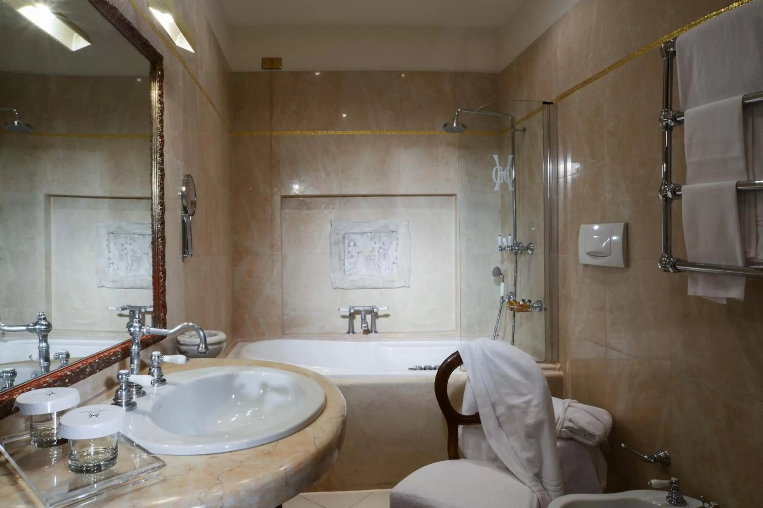 Bathroom in Hotel Gabbia D'Oro