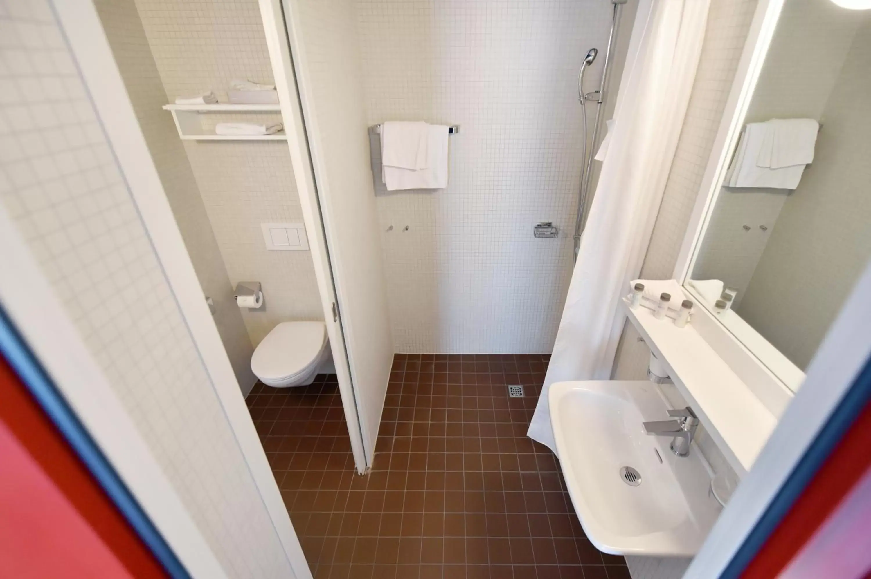 Shower, Bathroom in Hotel im Schlosspark