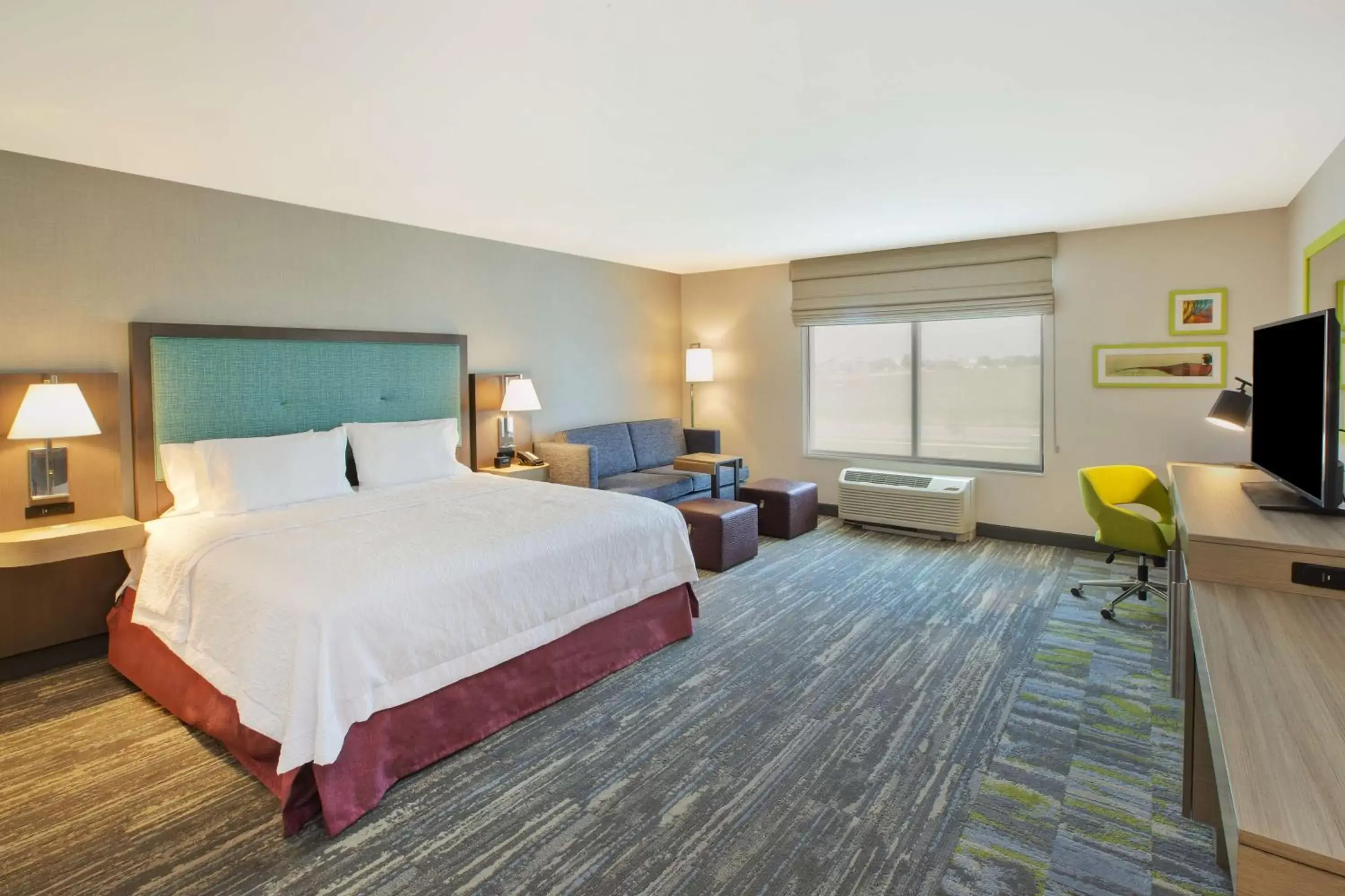 Bedroom in Hampton Inn & Suites By Hilton, Southwest Sioux Falls