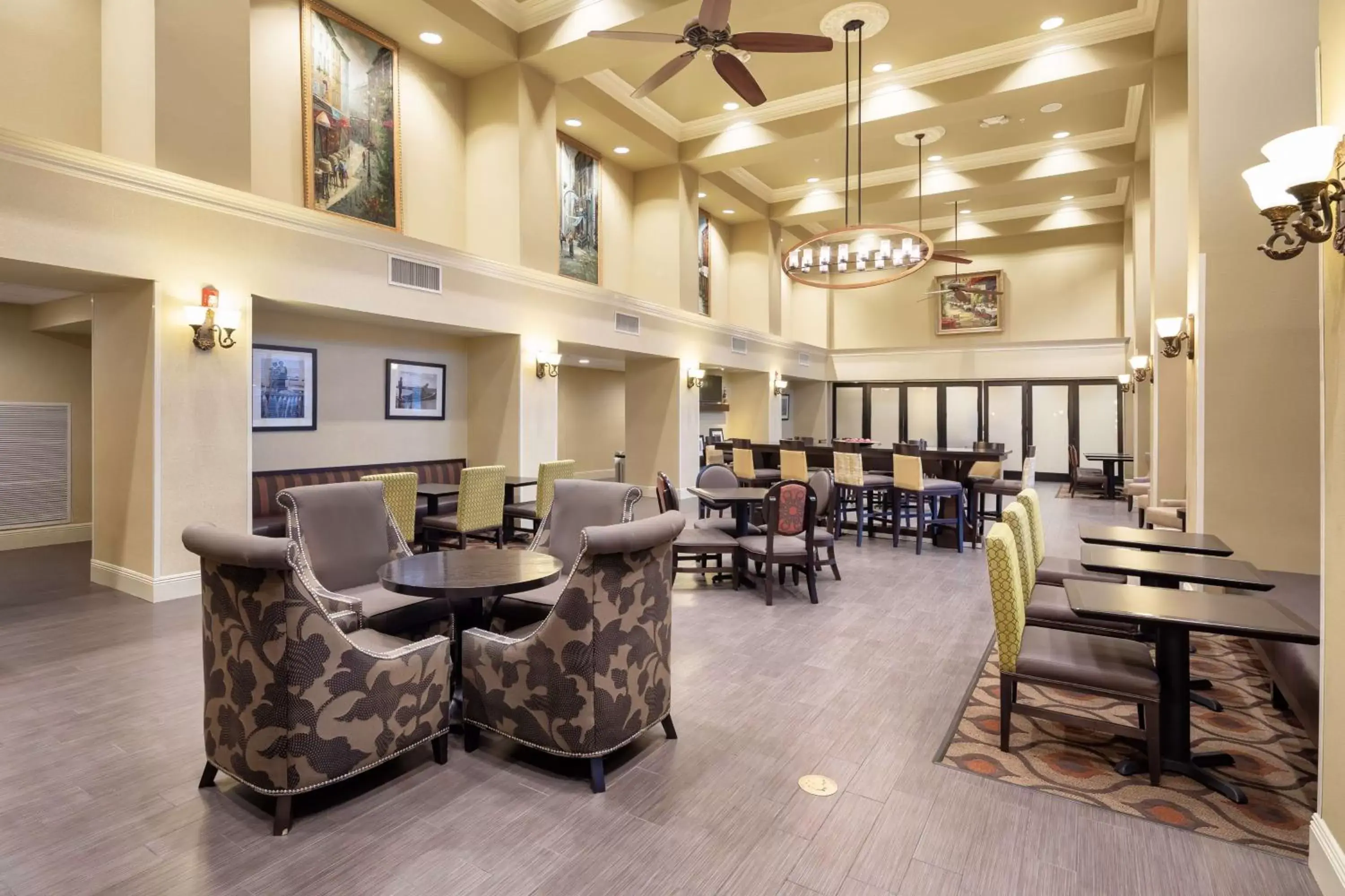 Lobby or reception, Lounge/Bar in Hampton Inn & Suites Baton Rouge - I-10 East
