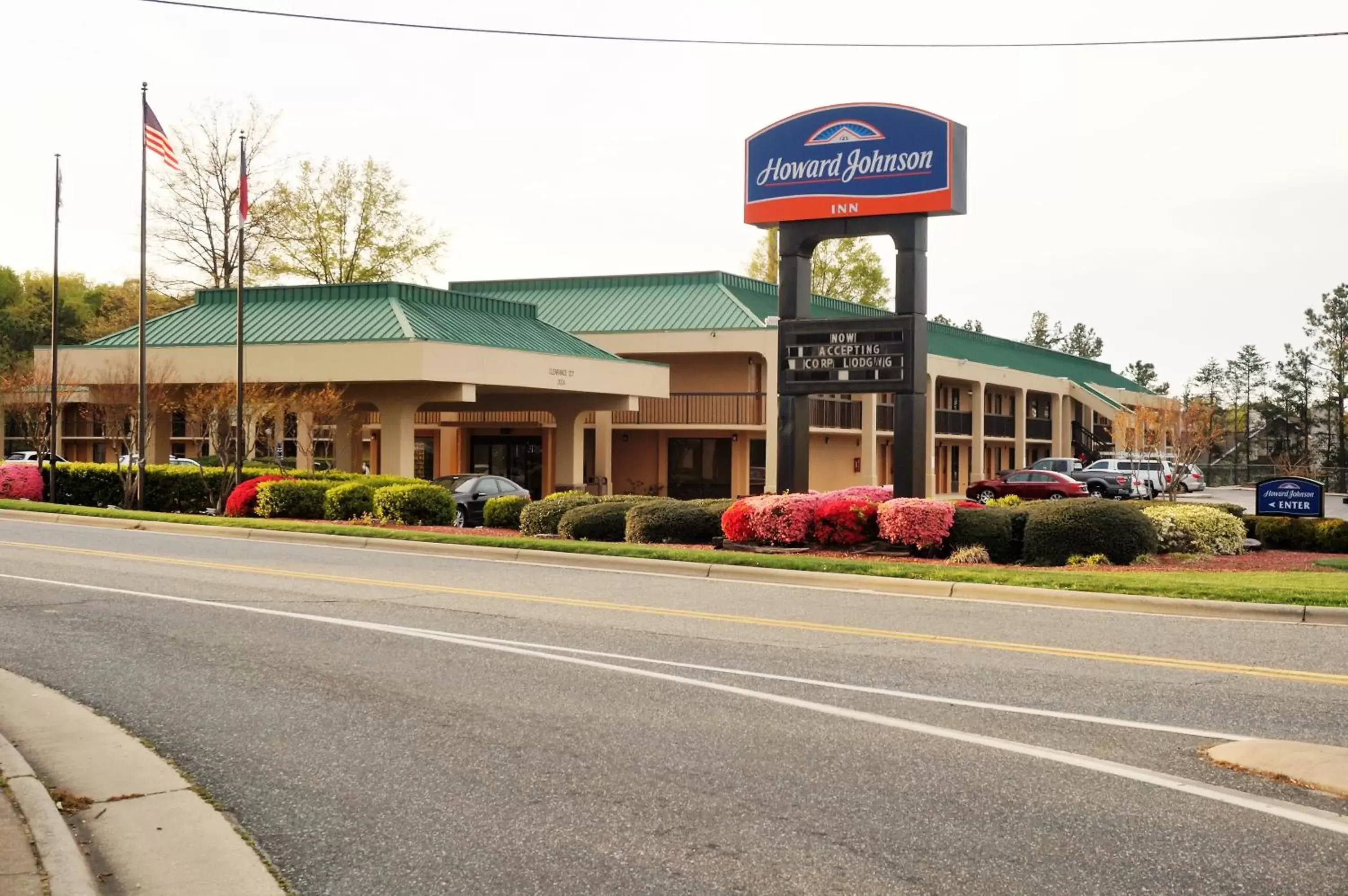 Facade/entrance, Property Building in Howard Johnson by Wyndham Greensboro Near the Coliseum