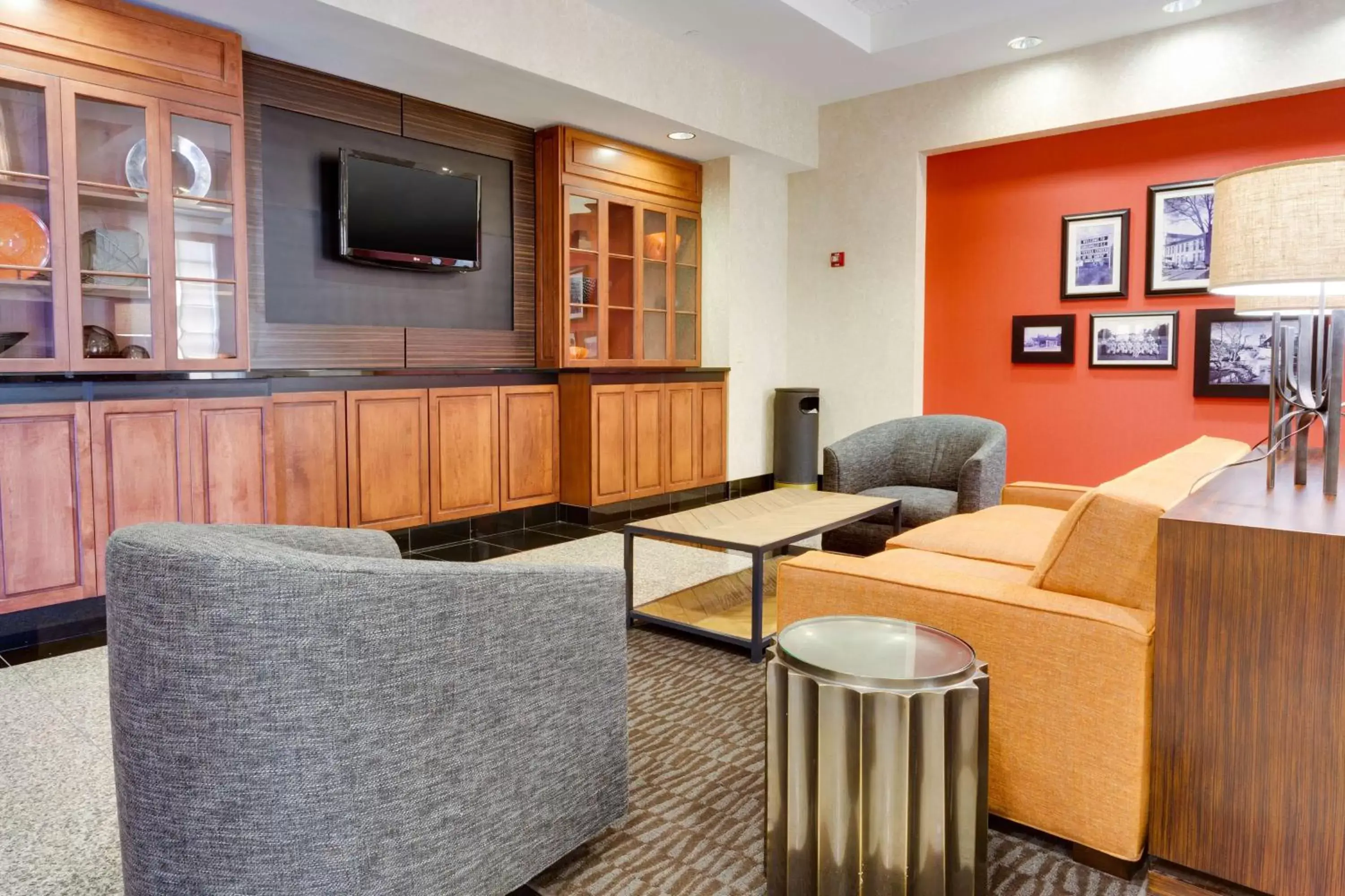 Lobby or reception, Lounge/Bar in Drury Inn & Suites Greenville