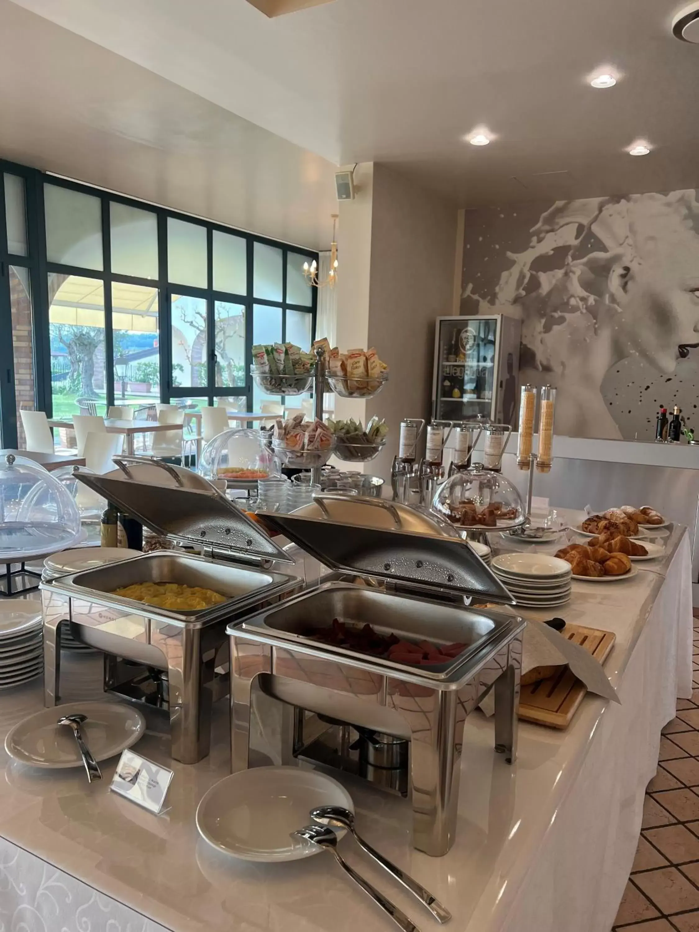 Buffet breakfast in Le Terrazze sul Lago Hotel & Residence