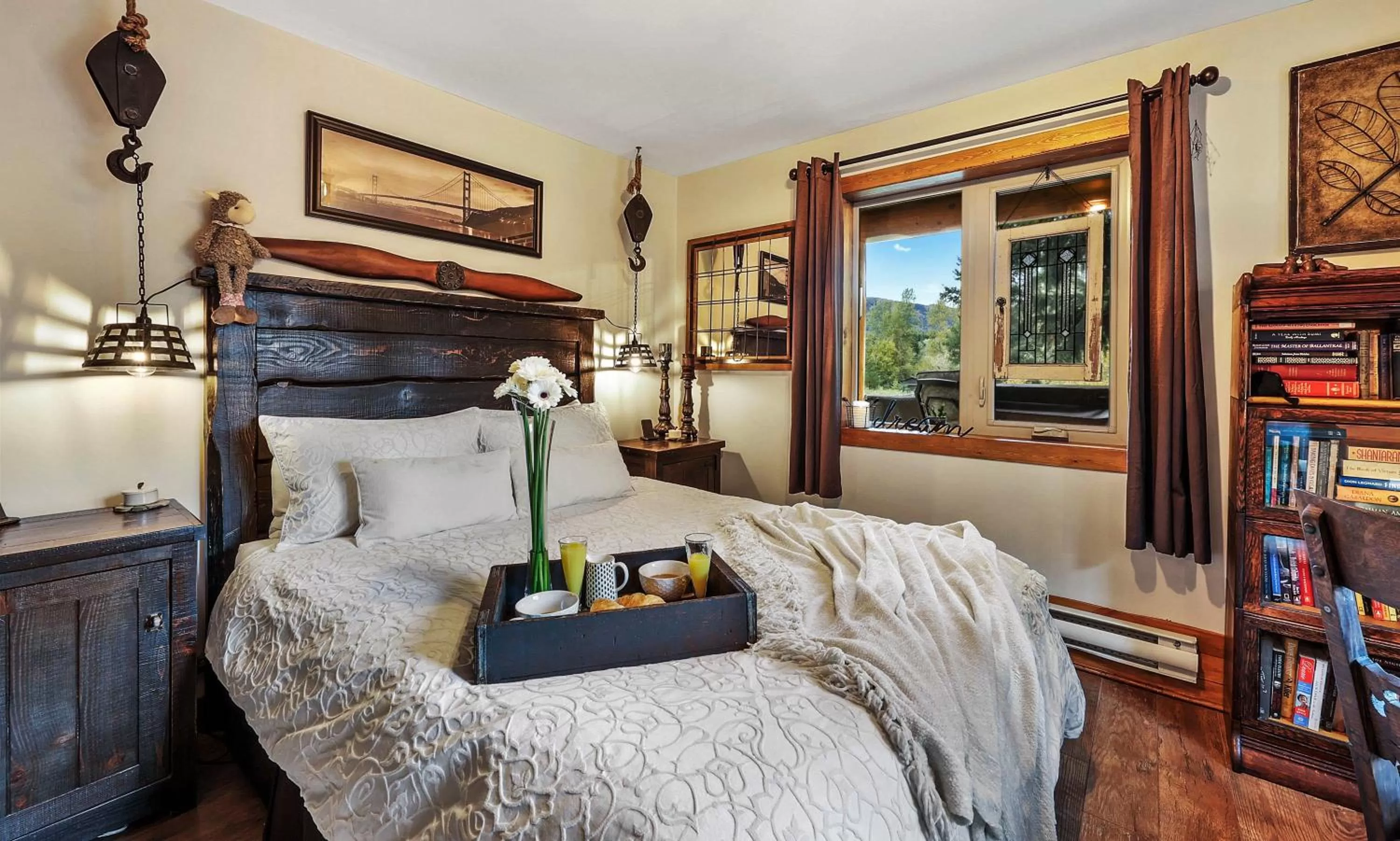Bedroom, Bed in A Suite Retreat - Beyond Bed & Breakfast