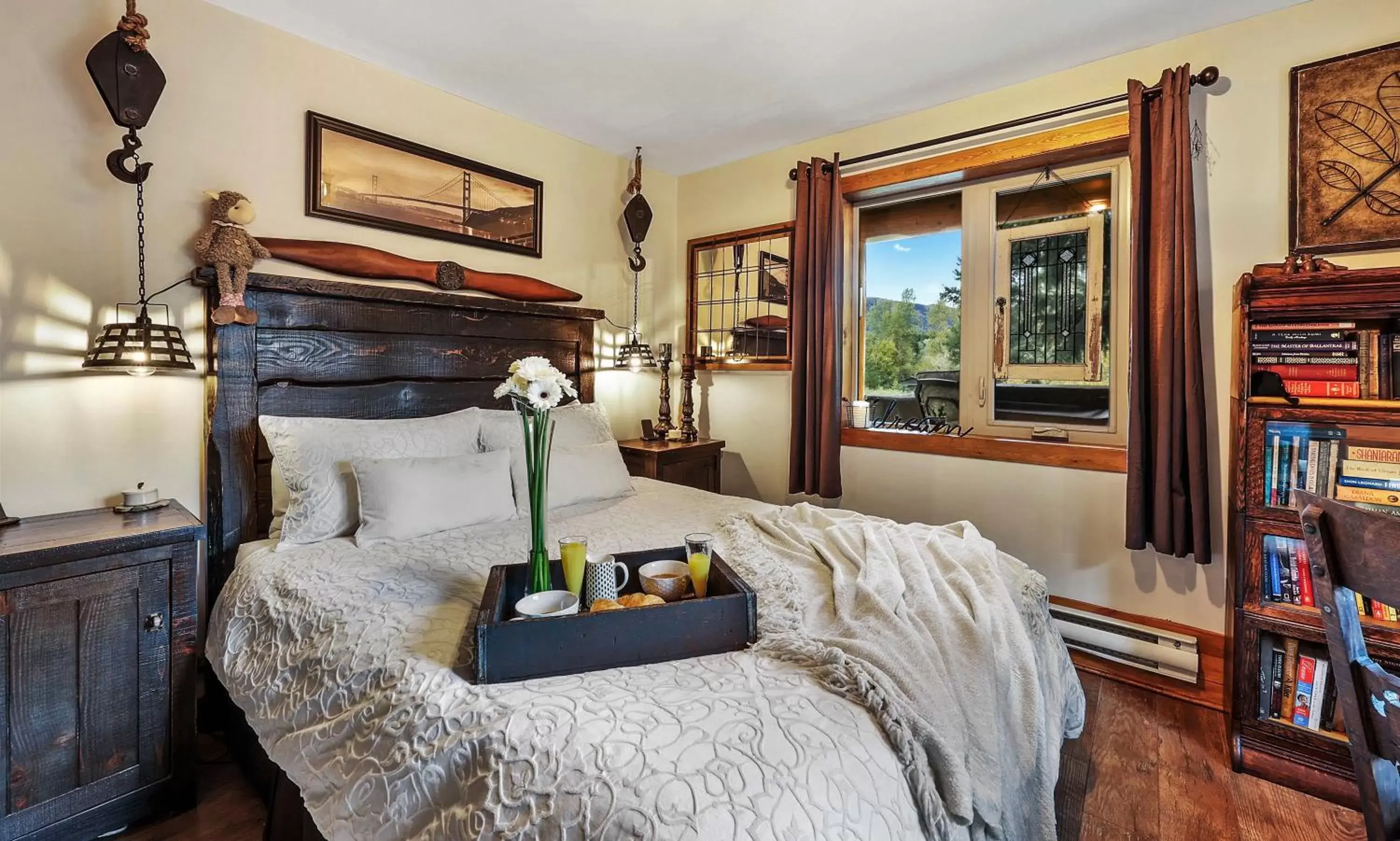 Bedroom in A Suite Retreat - Beyond Bed & Breakfast