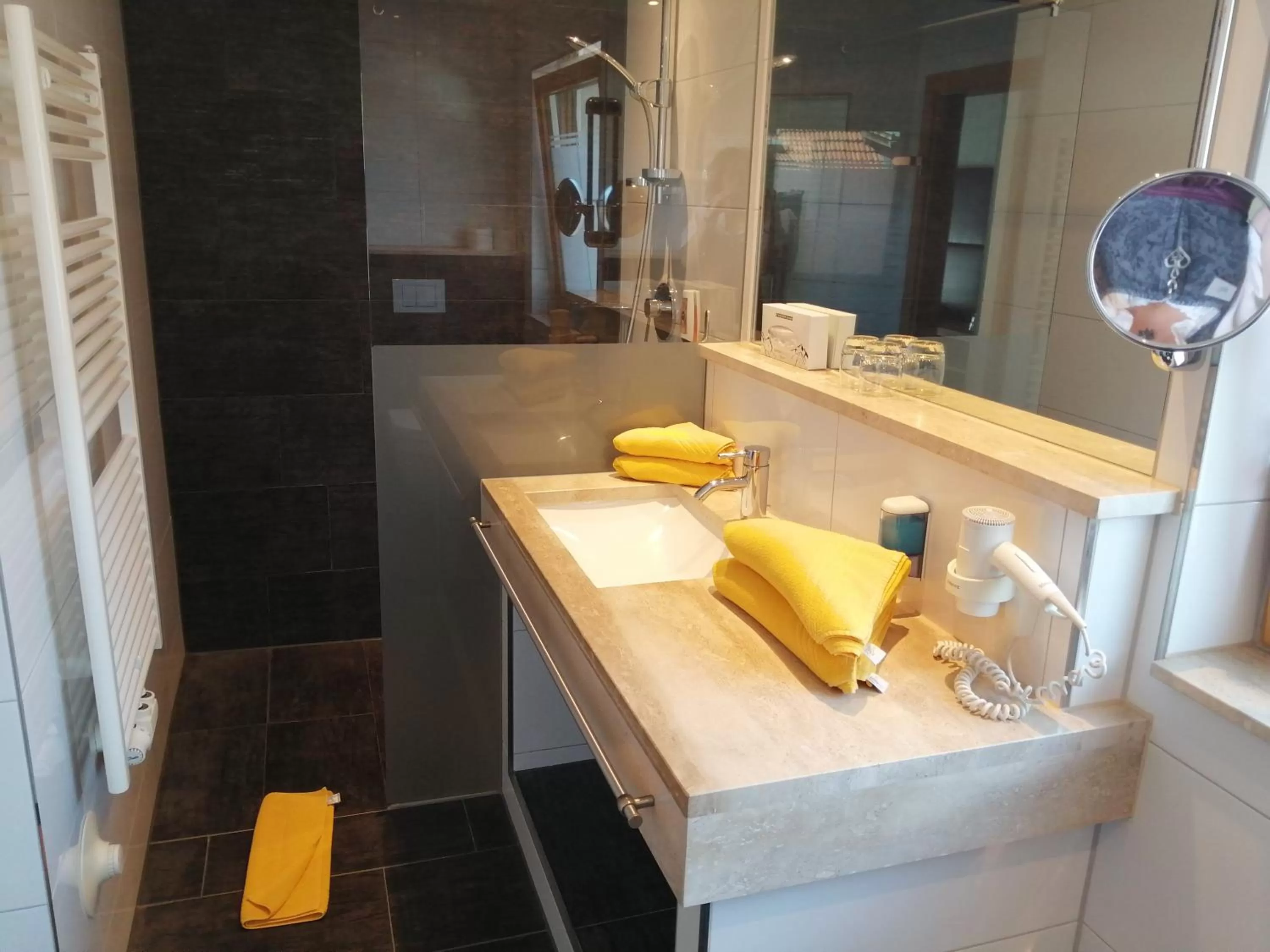 Bathroom in Hotel Enzian