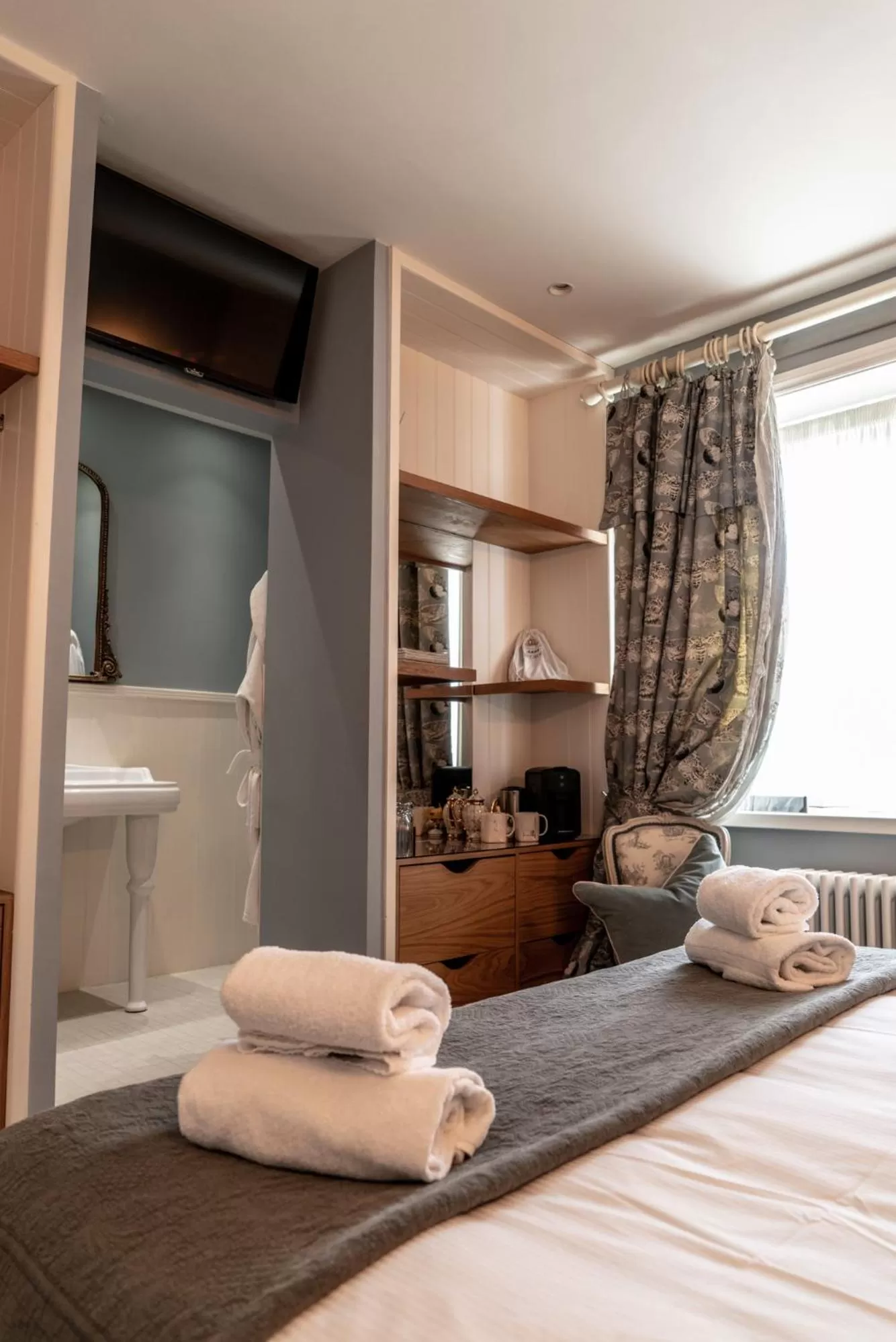 Bathroom, Bed in The Coach and Horses