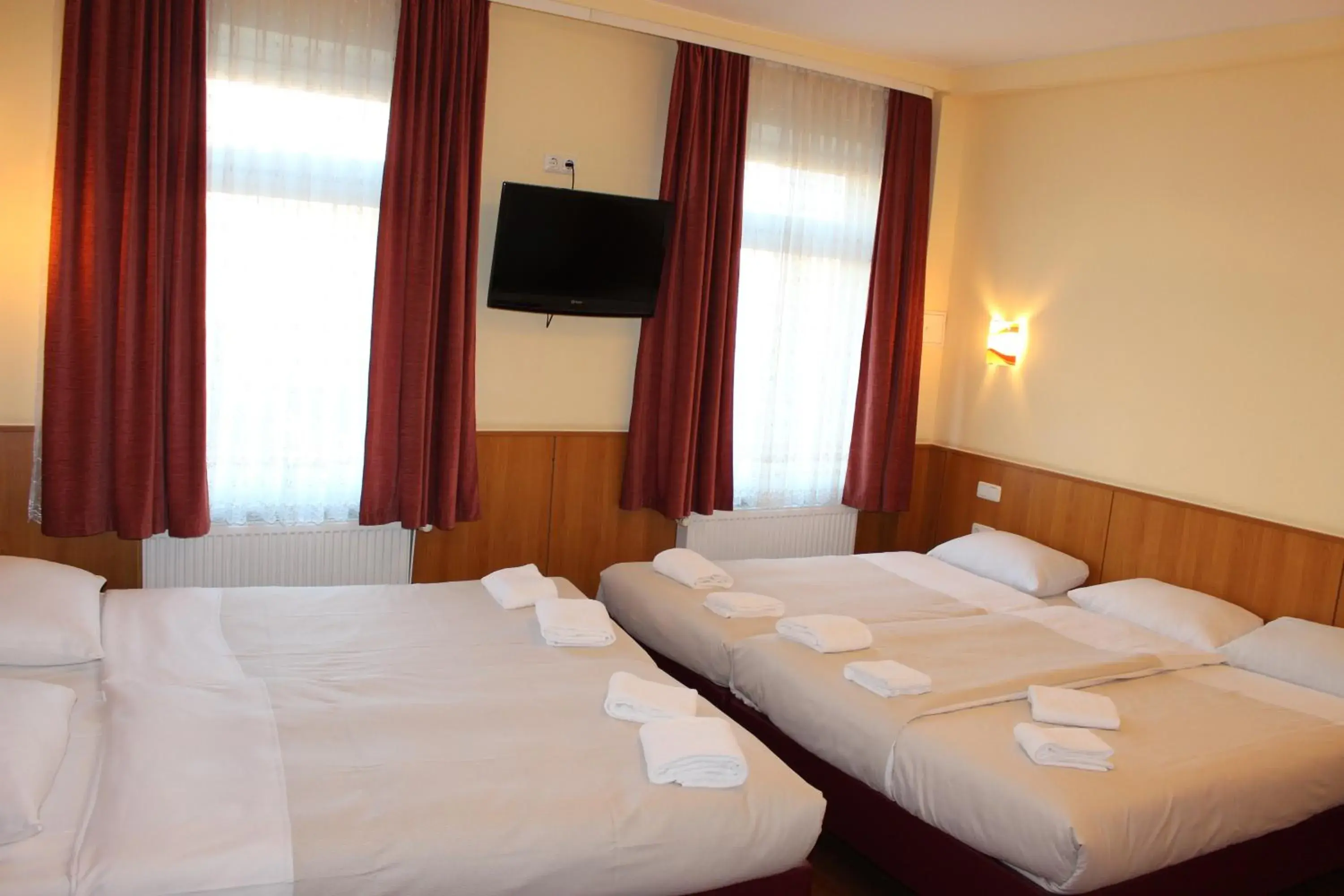 Day, Bed in Altan Hotel