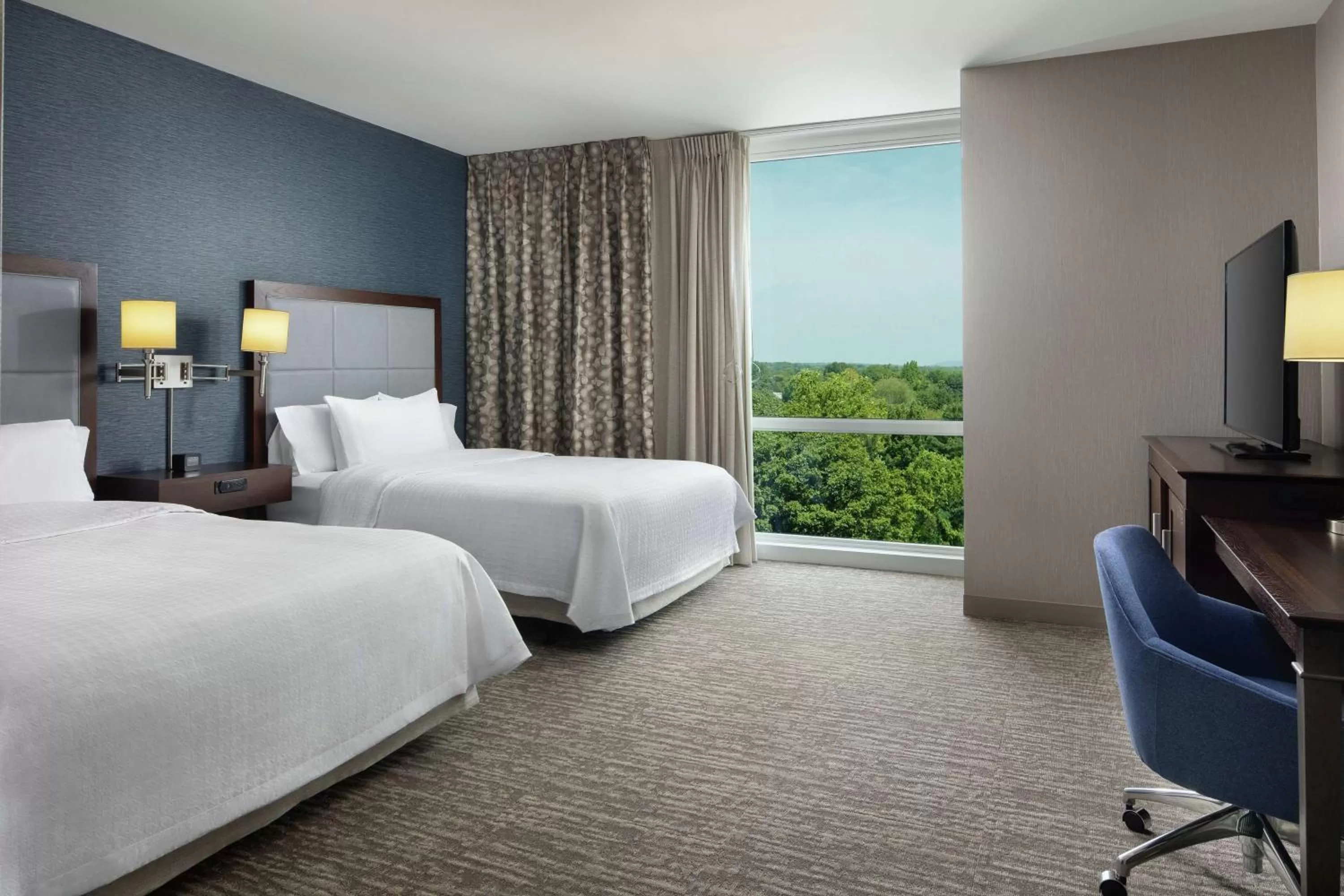 Bedroom, Bed in Hampton Inn & Suites Teaneck/Glenpointe