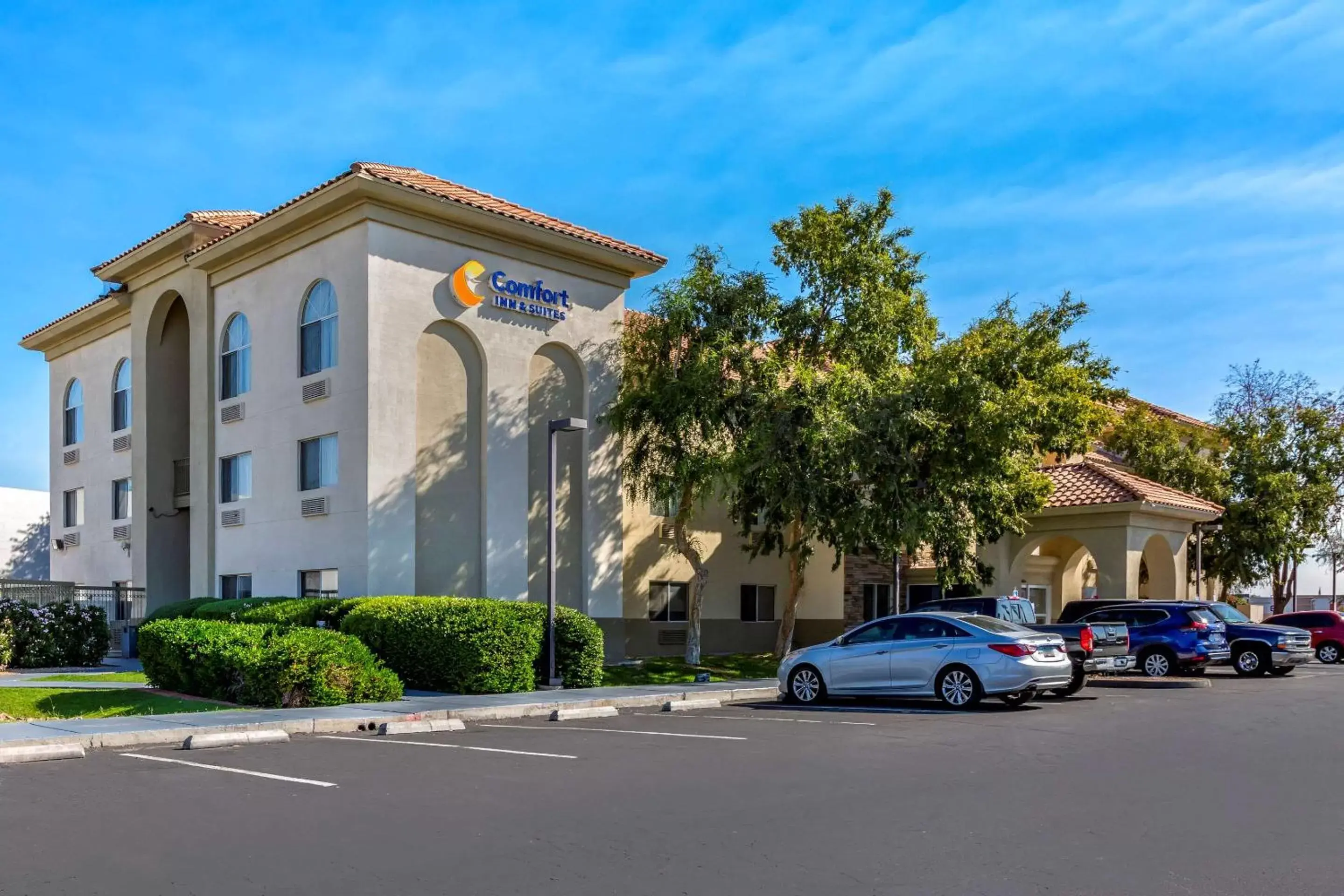 Property Building in Comfort Inn & Suites Phoenix North / Deer Valley