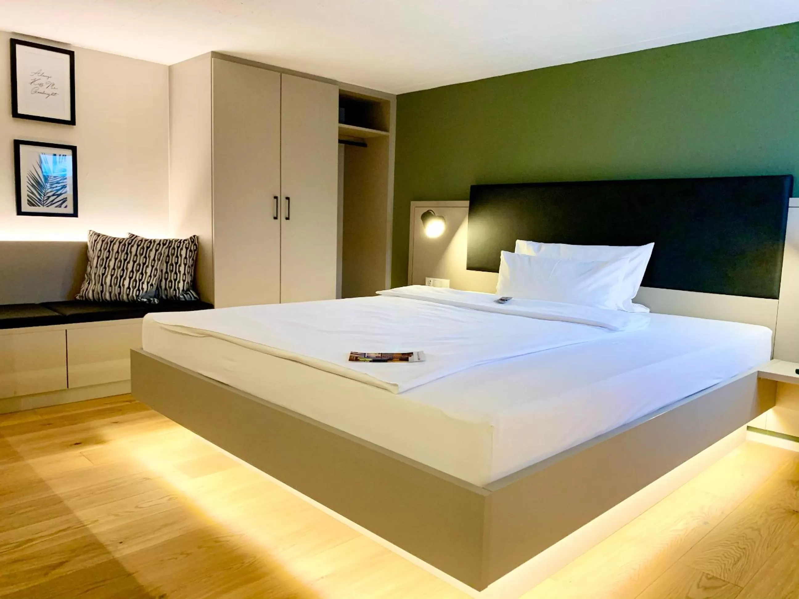 Bedroom, Bed in zeitwohnhaus SUITE-HOTEL & SERVICED APARTMENTS