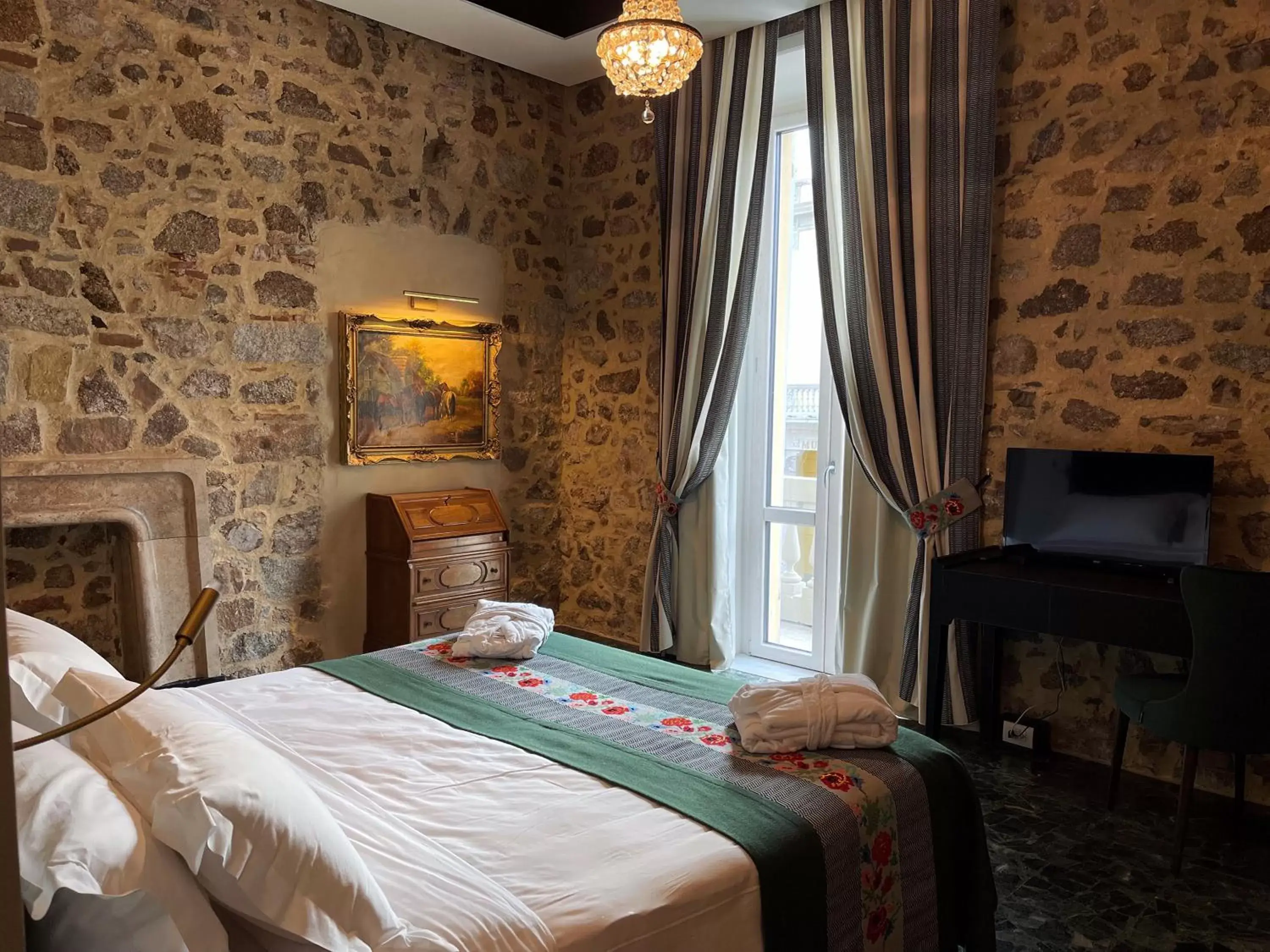 Photo of the whole room, Bed in Kemani Villa Sara Olbia