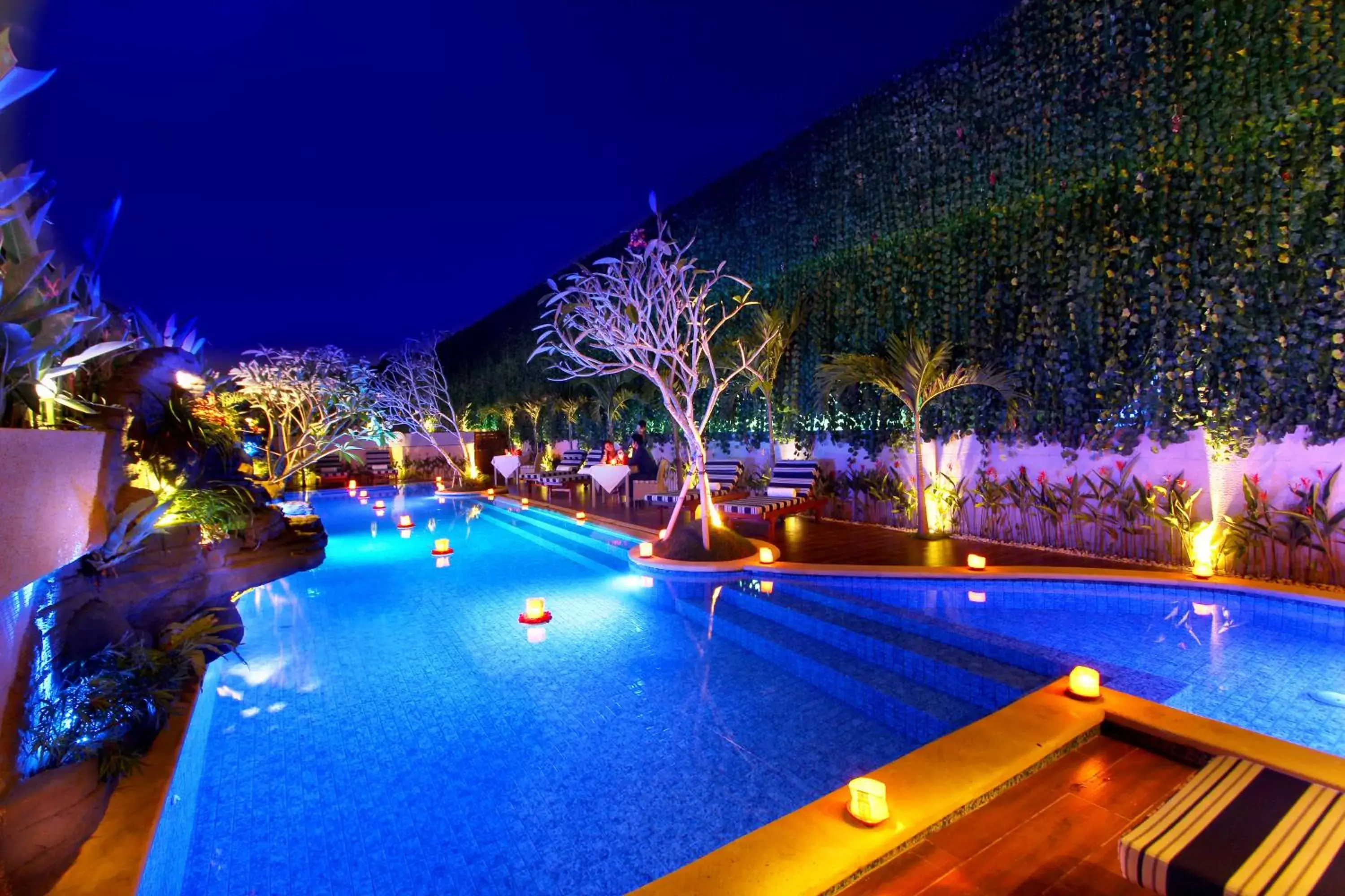 Swimming Pool in Rhadana Hotel