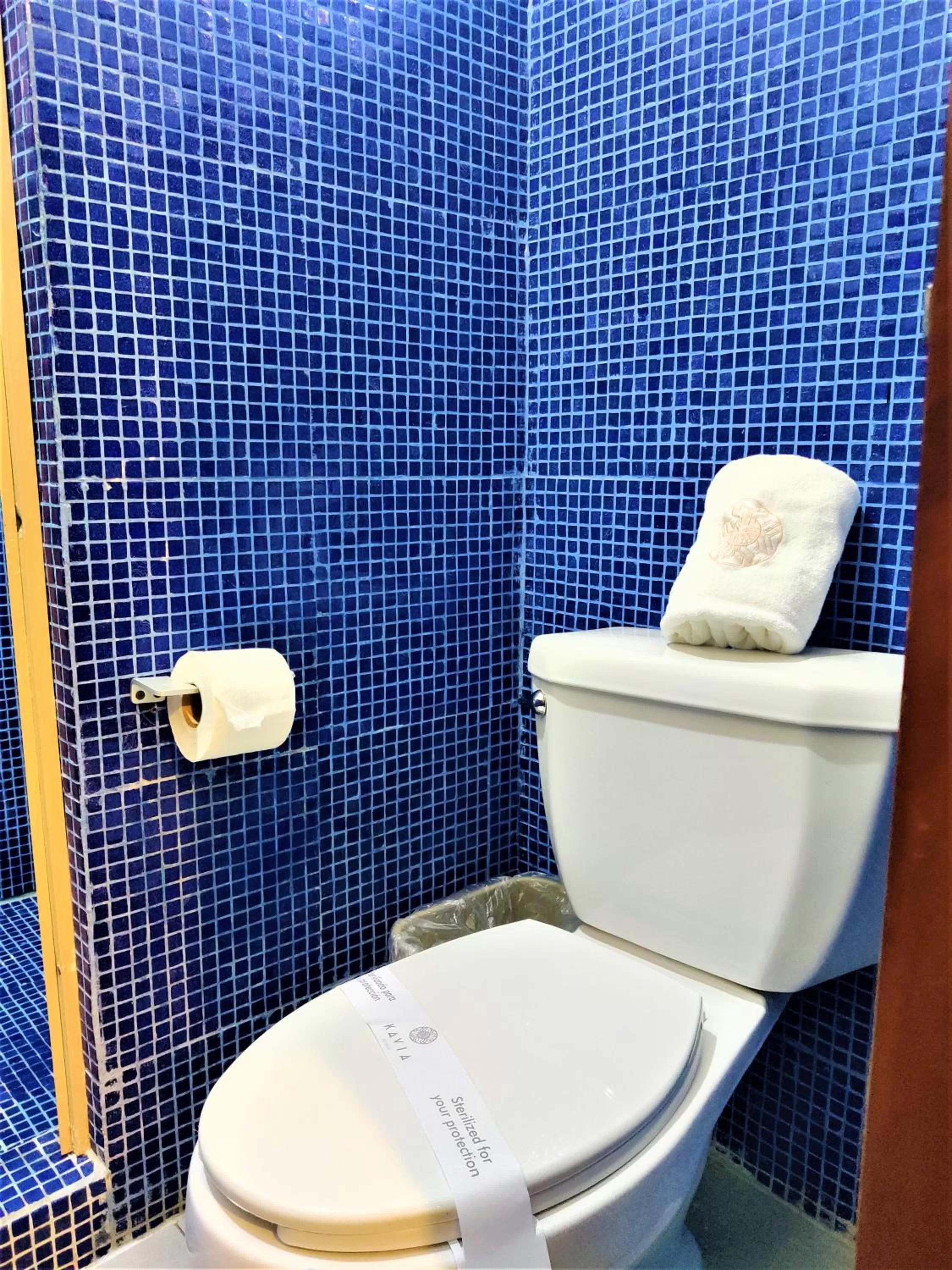 Bathroom in Hotel Mariachi by Kavia 5th Av