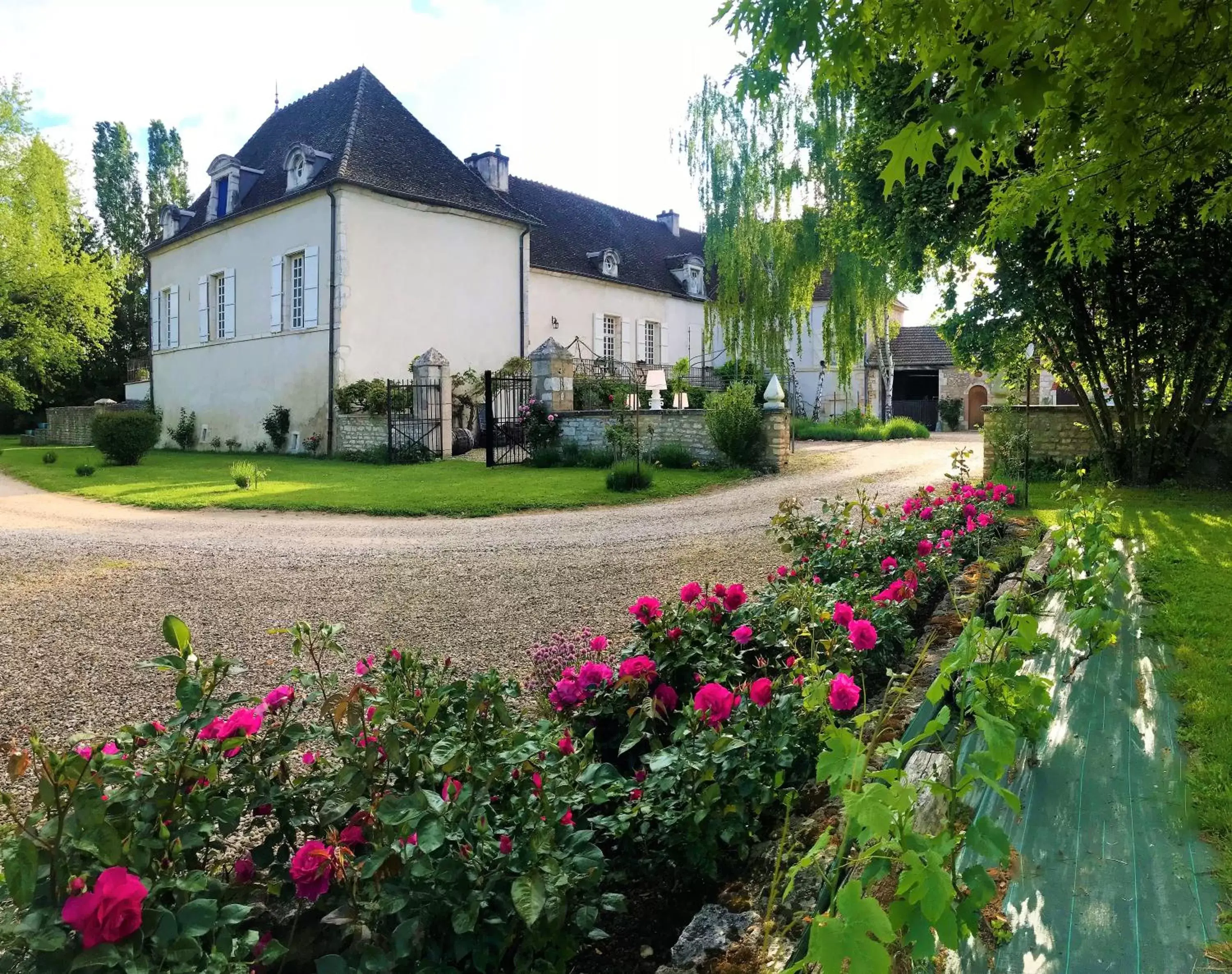 Facade/entrance, Property Building in Domaine Pont Juillet