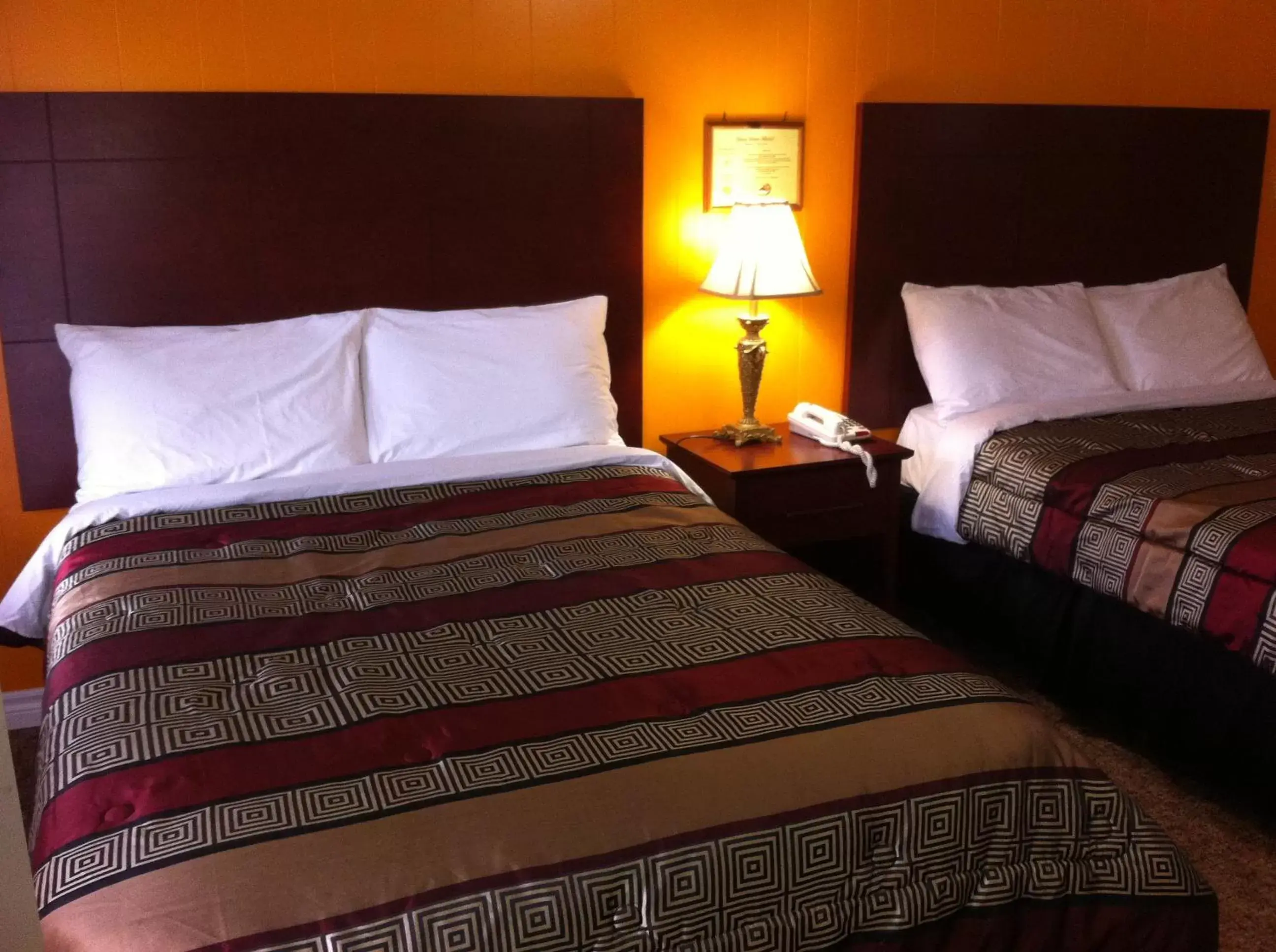 Bed in Deep River Motel