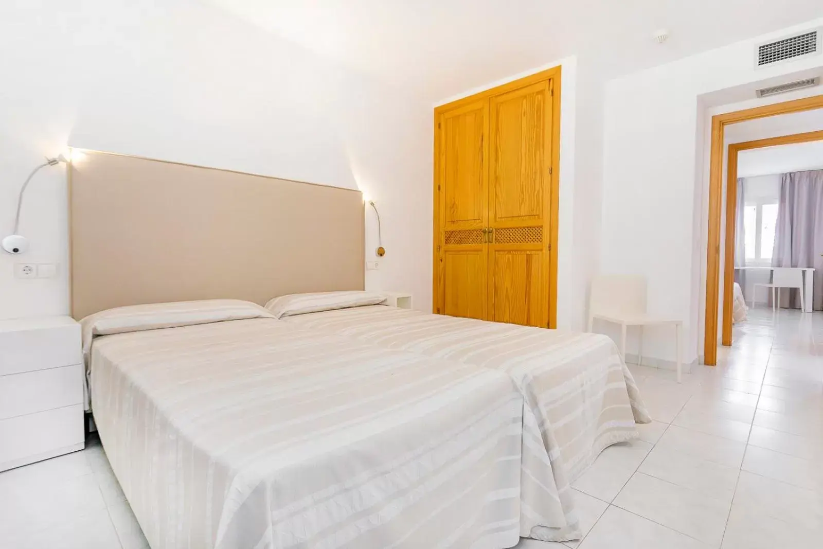 Bedroom, Bed in Aparthotel Duquesa Playa Bedroom, Bed in Aparthotel Duquesa Playa