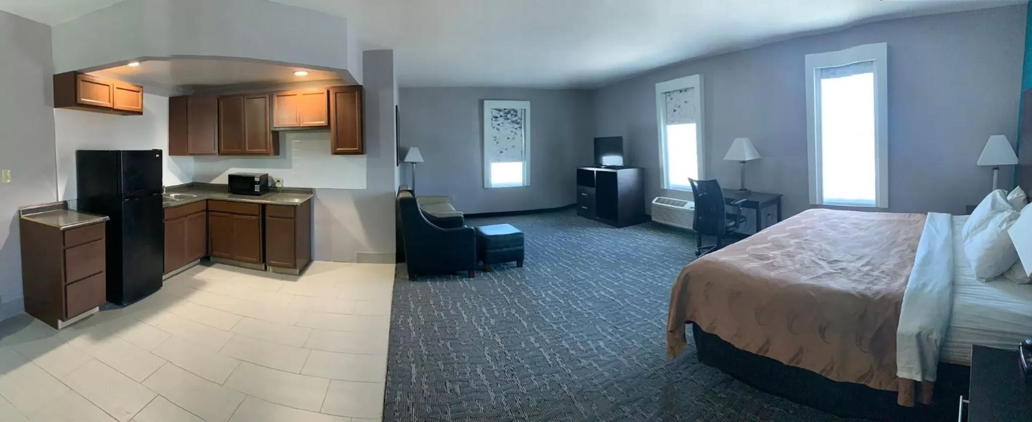 Kitchen or kitchenette, Bed in Quality Inn & Suites Edgefield