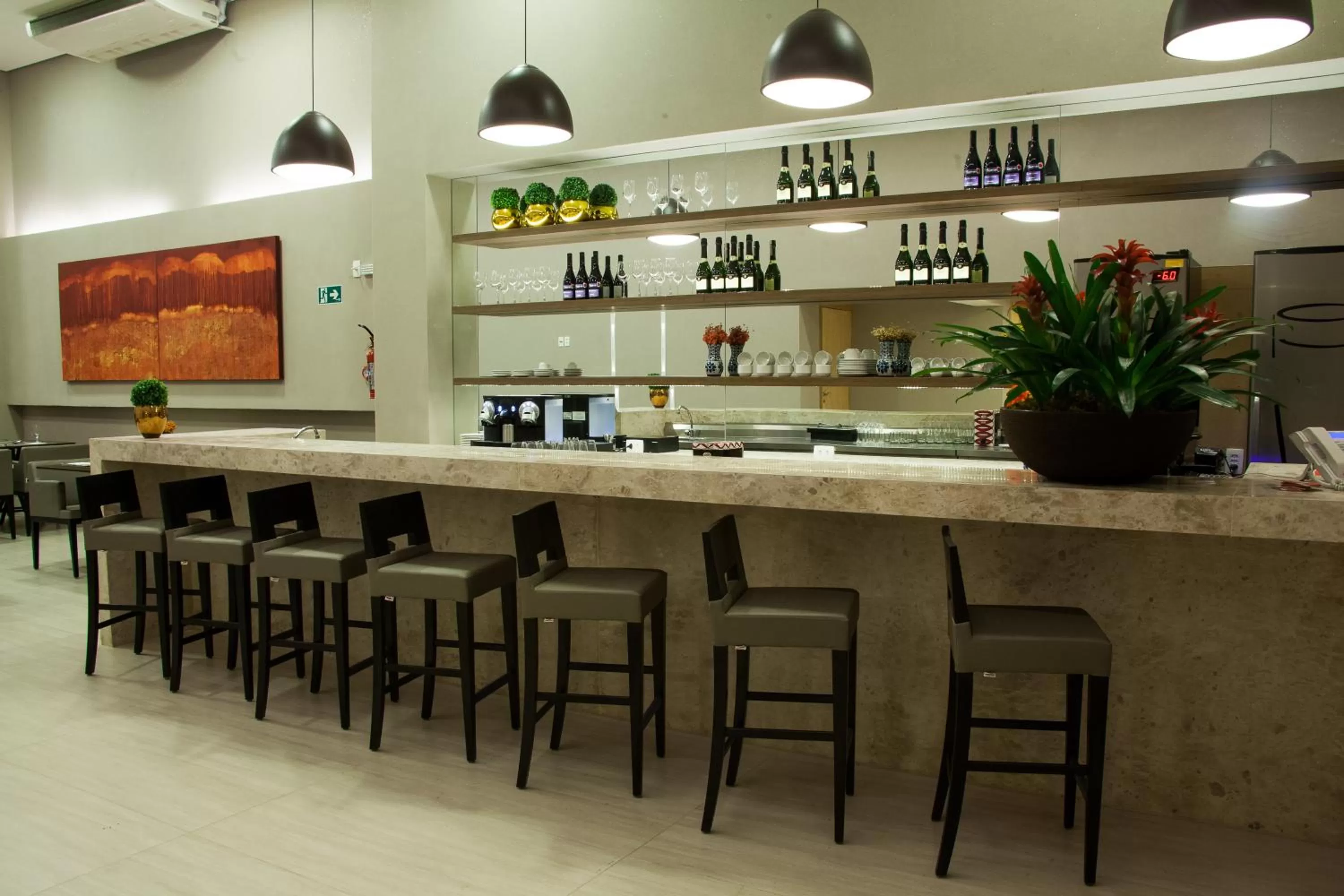 Restaurant/places to eat in BH Raja Hotel