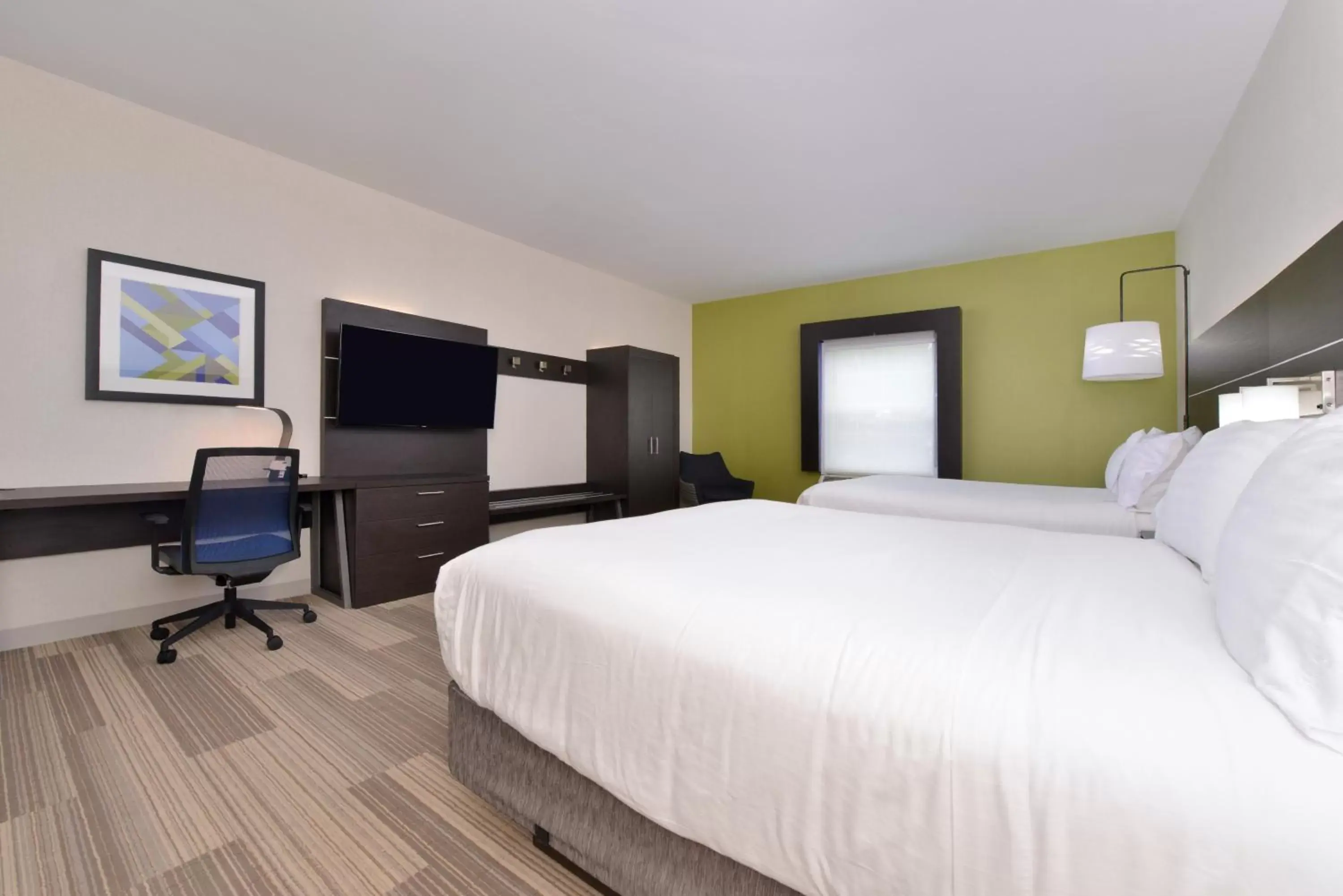 Photo of the whole room, TV/Entertainment Center in Holiday Inn Express Mystic, an IHG Hotel