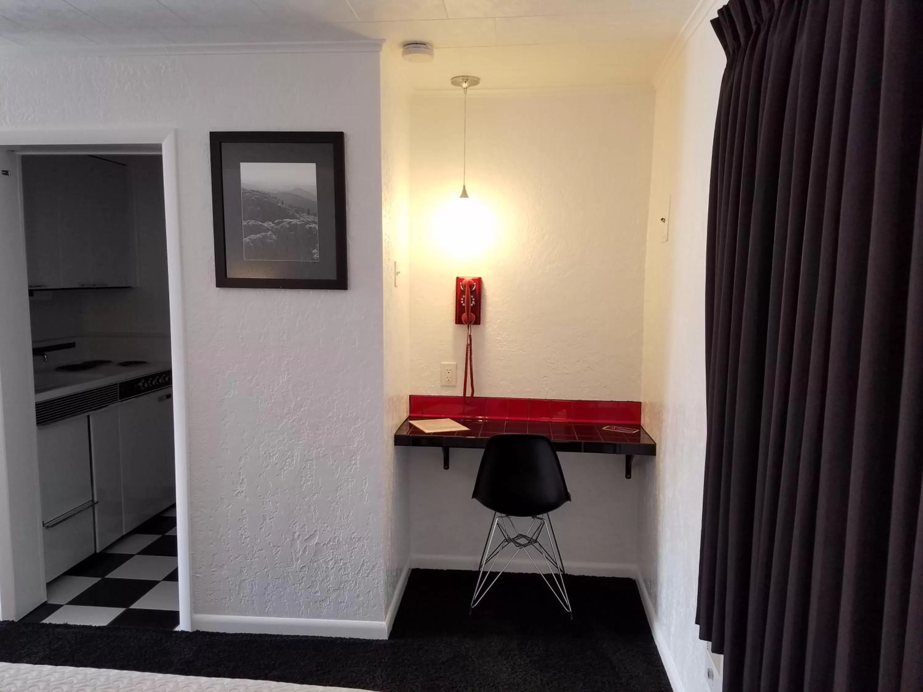 Photo of the whole room, Kitchen/Kitchenette in Rocket Motel