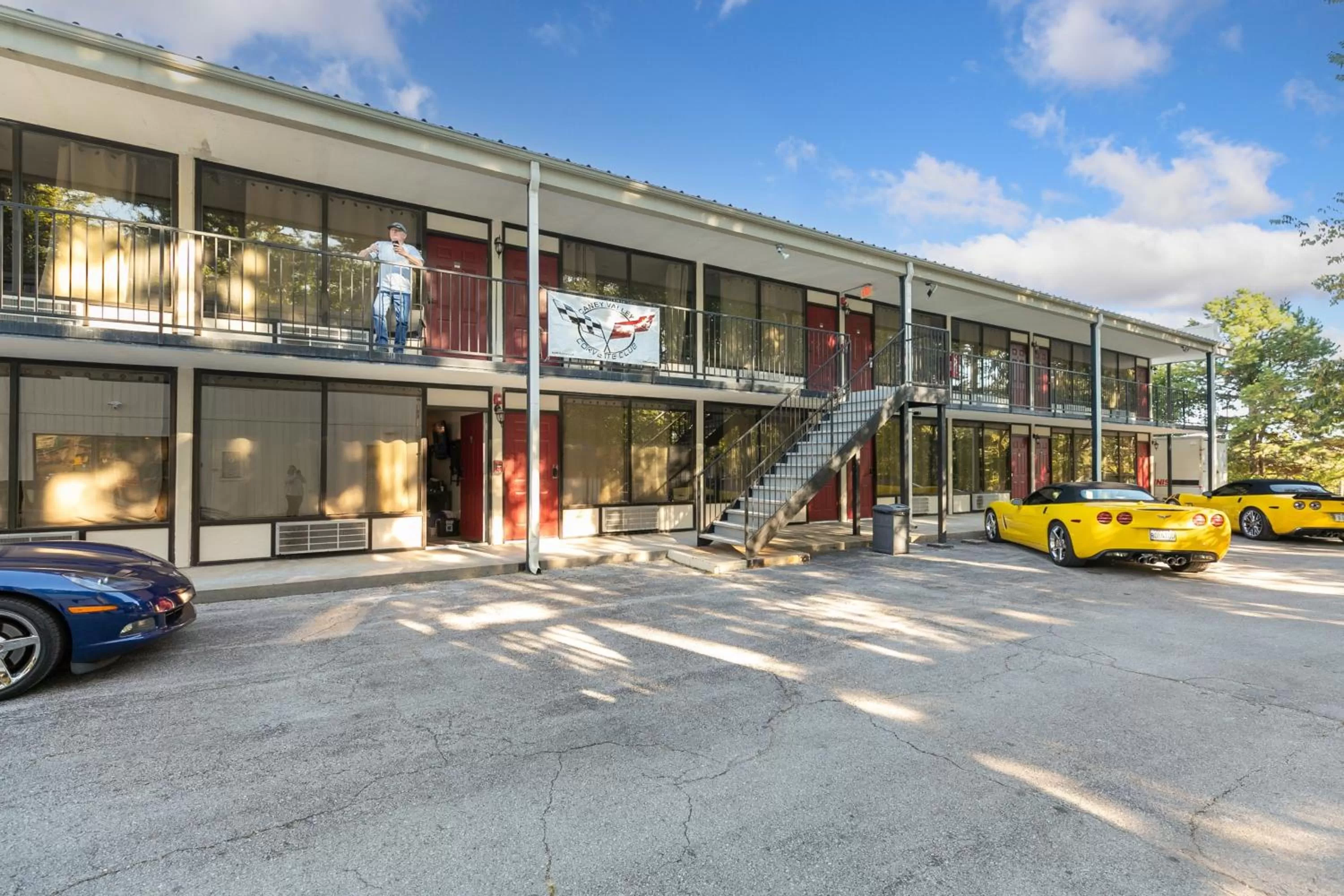 Property building in Candlewick Inn and Suites