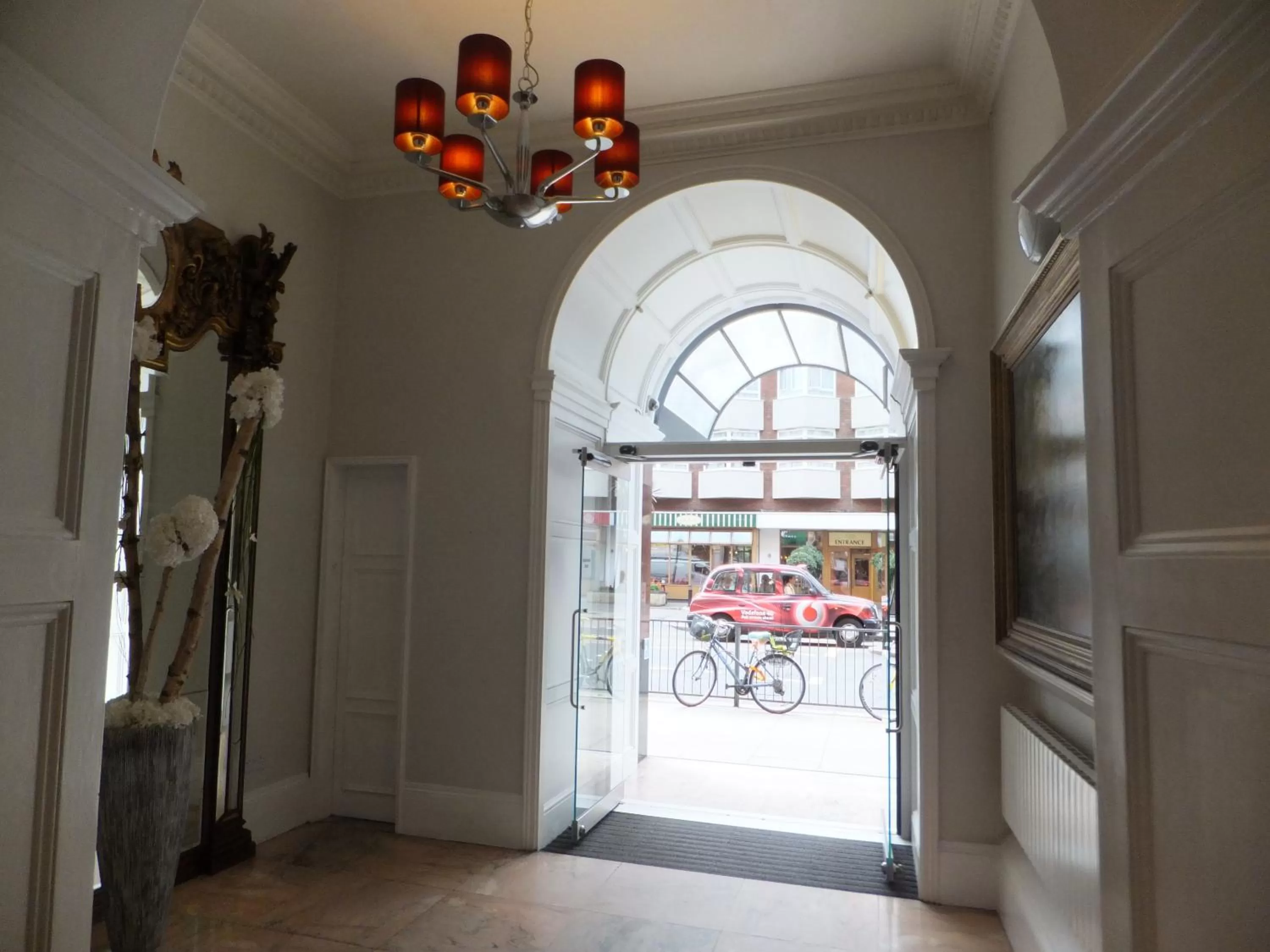 Facade/entrance in Thistle London Bloomsbury Park