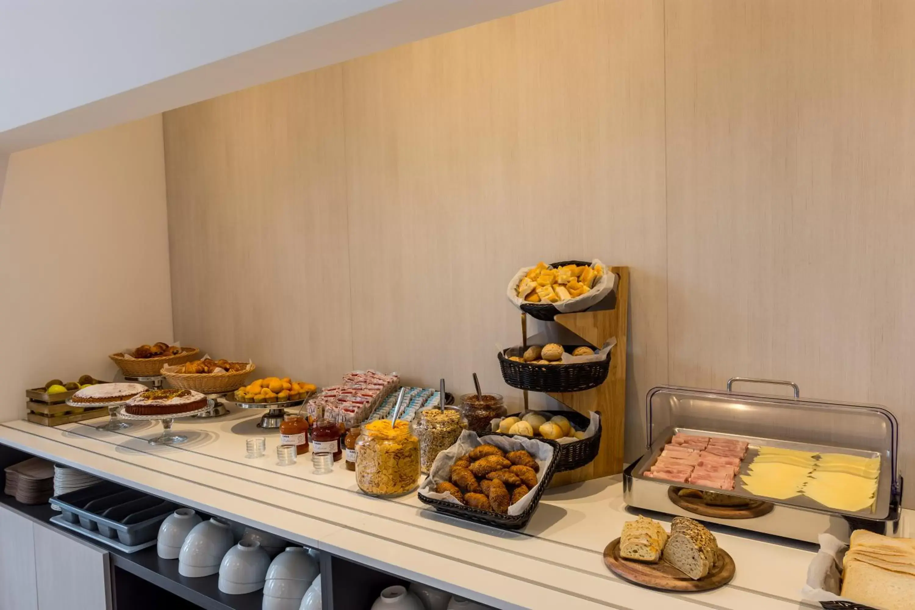 Buffet breakfast, Food in B&B Hotel Savona