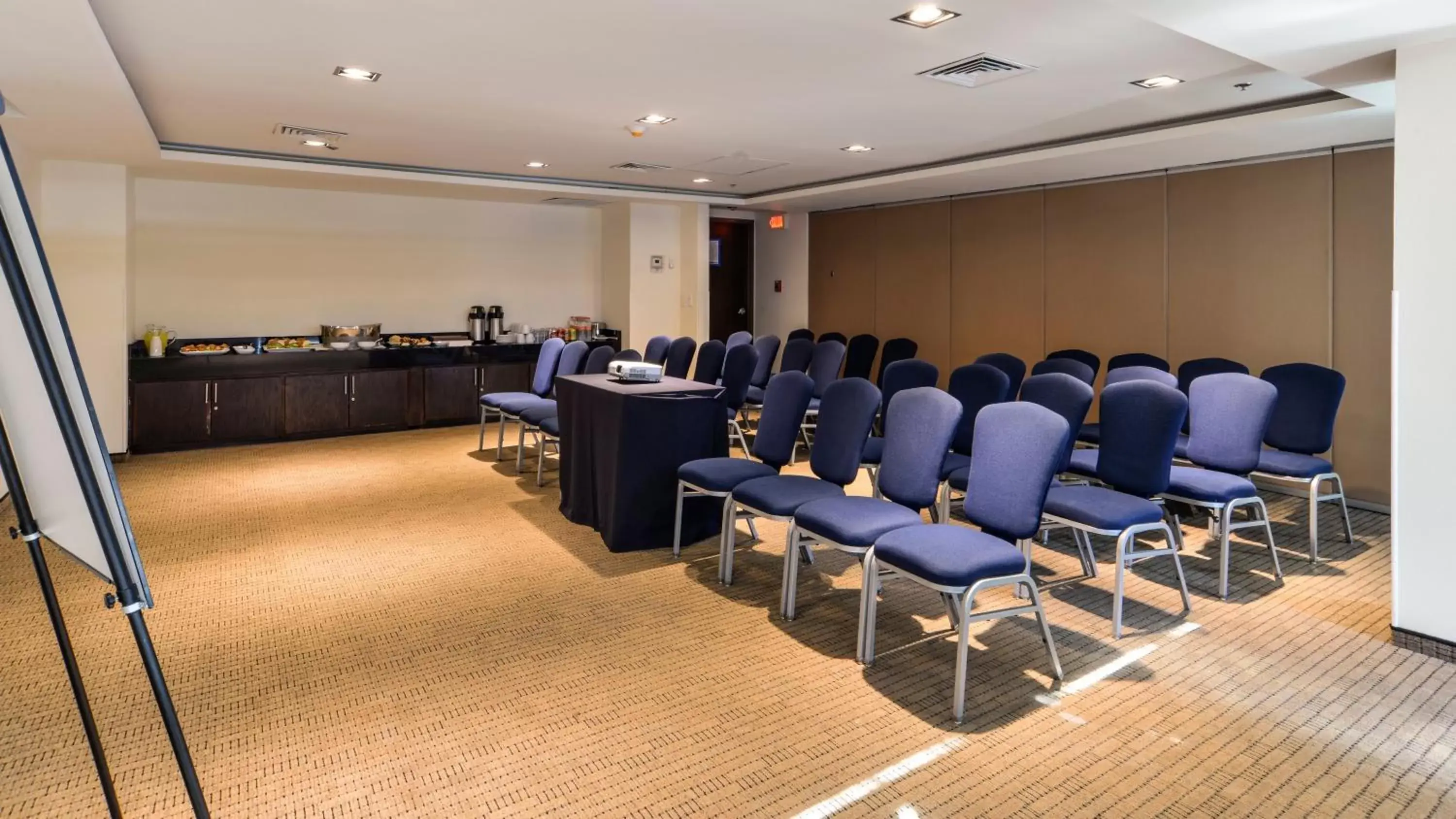 Meeting/conference room in Holiday Inn Express Culiacan, an IHG Hotel