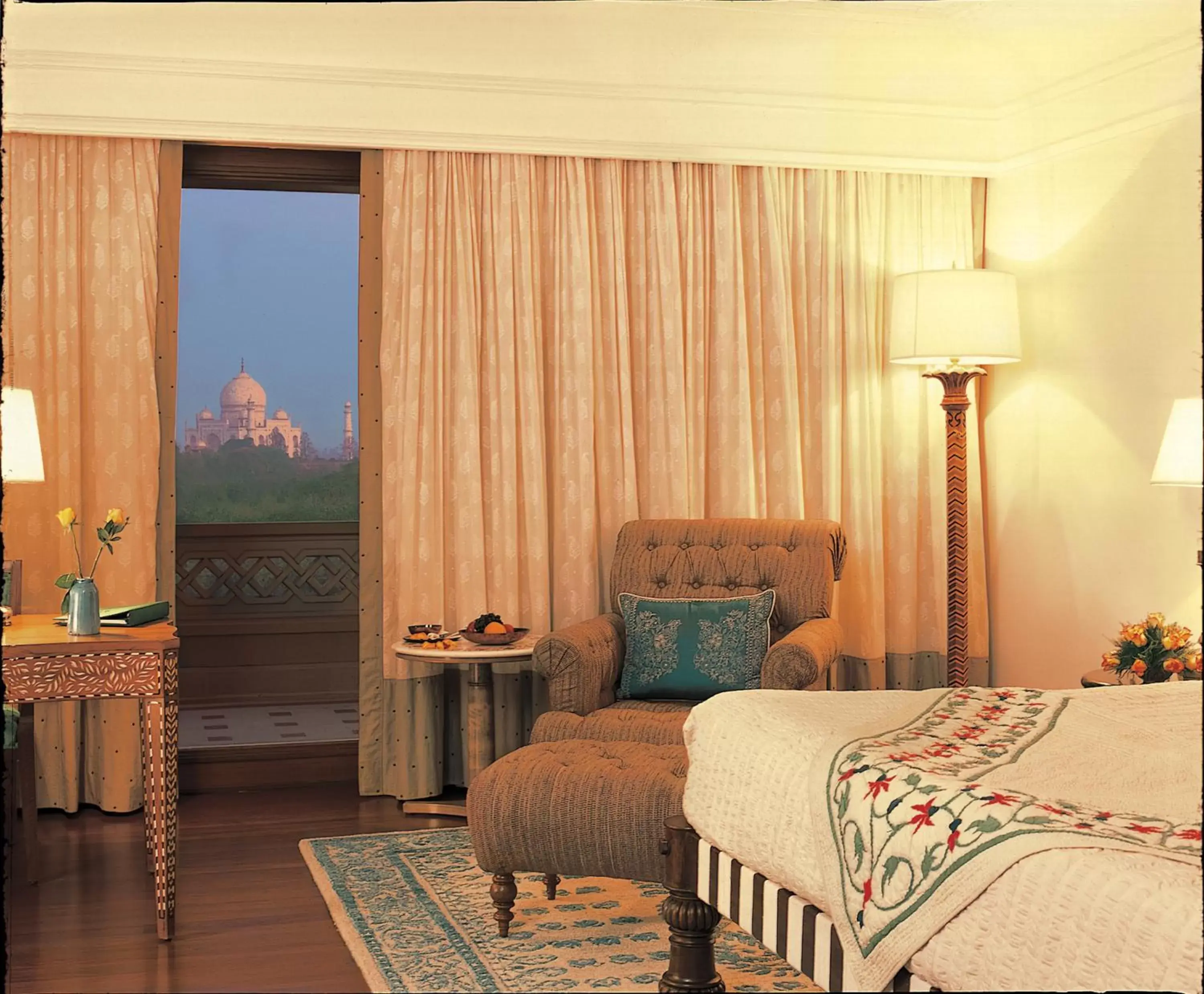 Bedroom, Bed in The Oberoi Amarvilas Agra