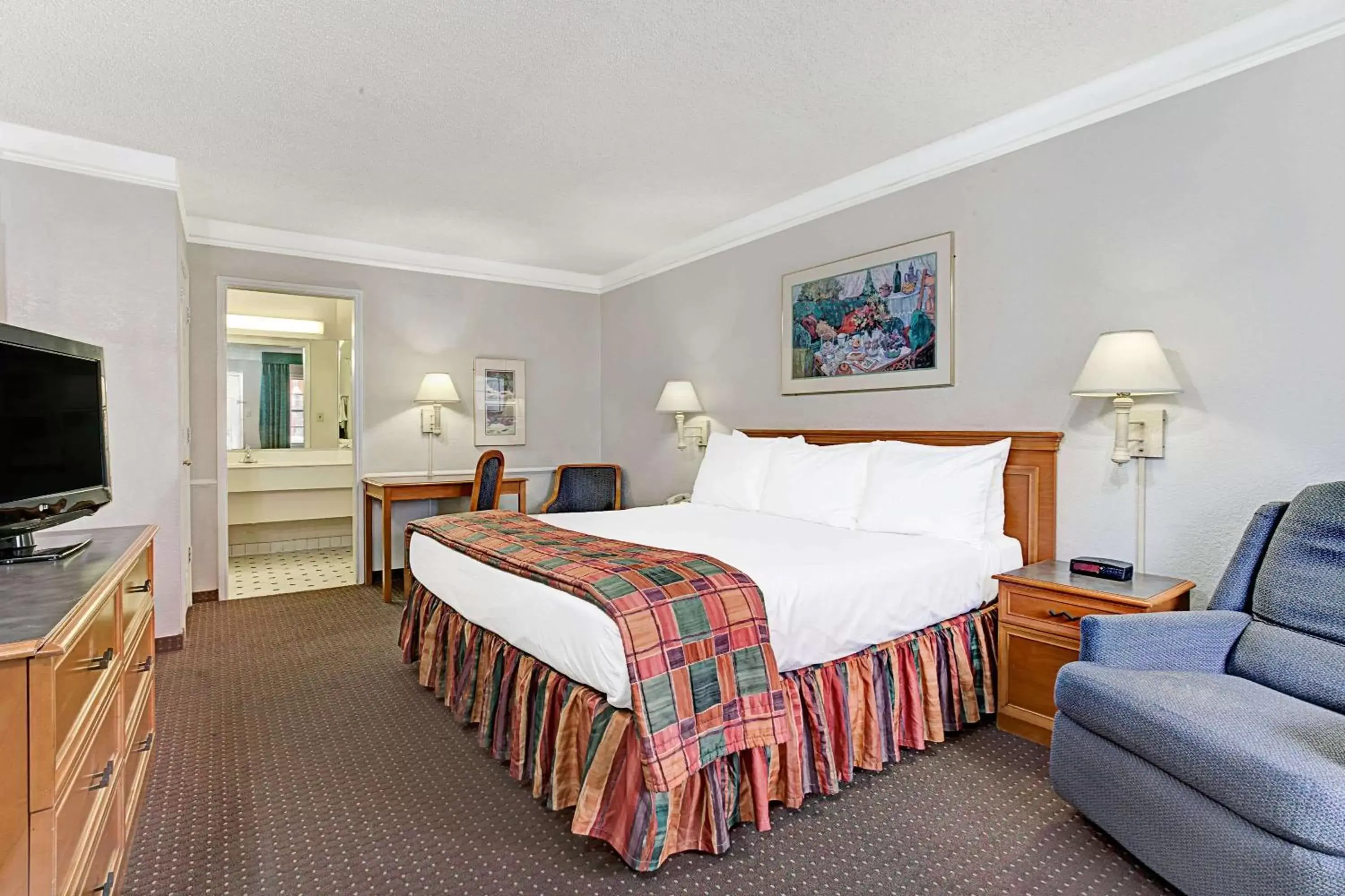 Photo of the whole room, Bed in Days Inn by Wyndham Tucson City Center