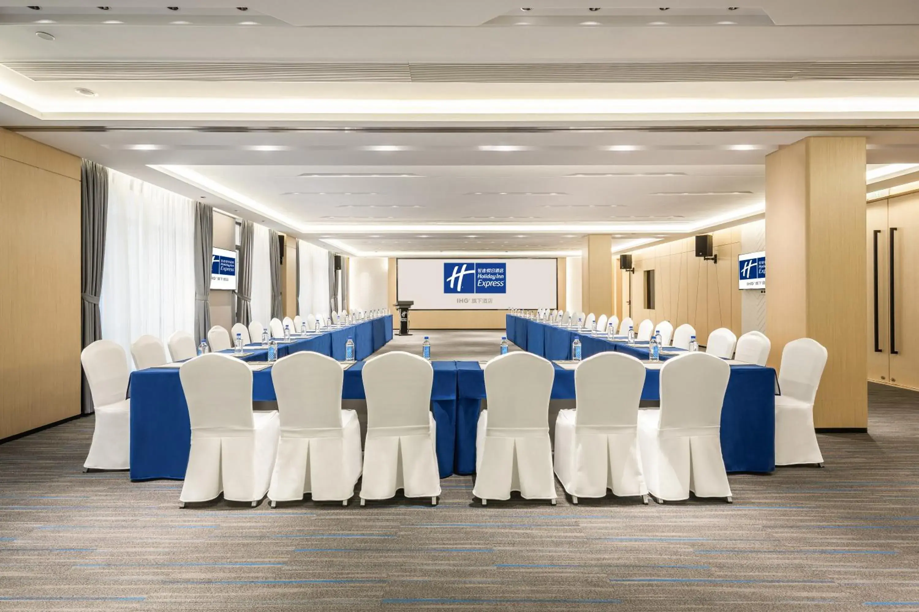 Meeting/conference room in Holiday Inn Express Jinjiang Anhai, an IHG Hotel