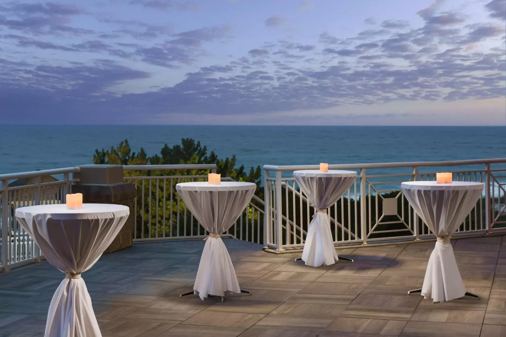 Meeting/conference room in Holiday Inn Resort Lumina on Wrightsville Beach, an IHG Hotel