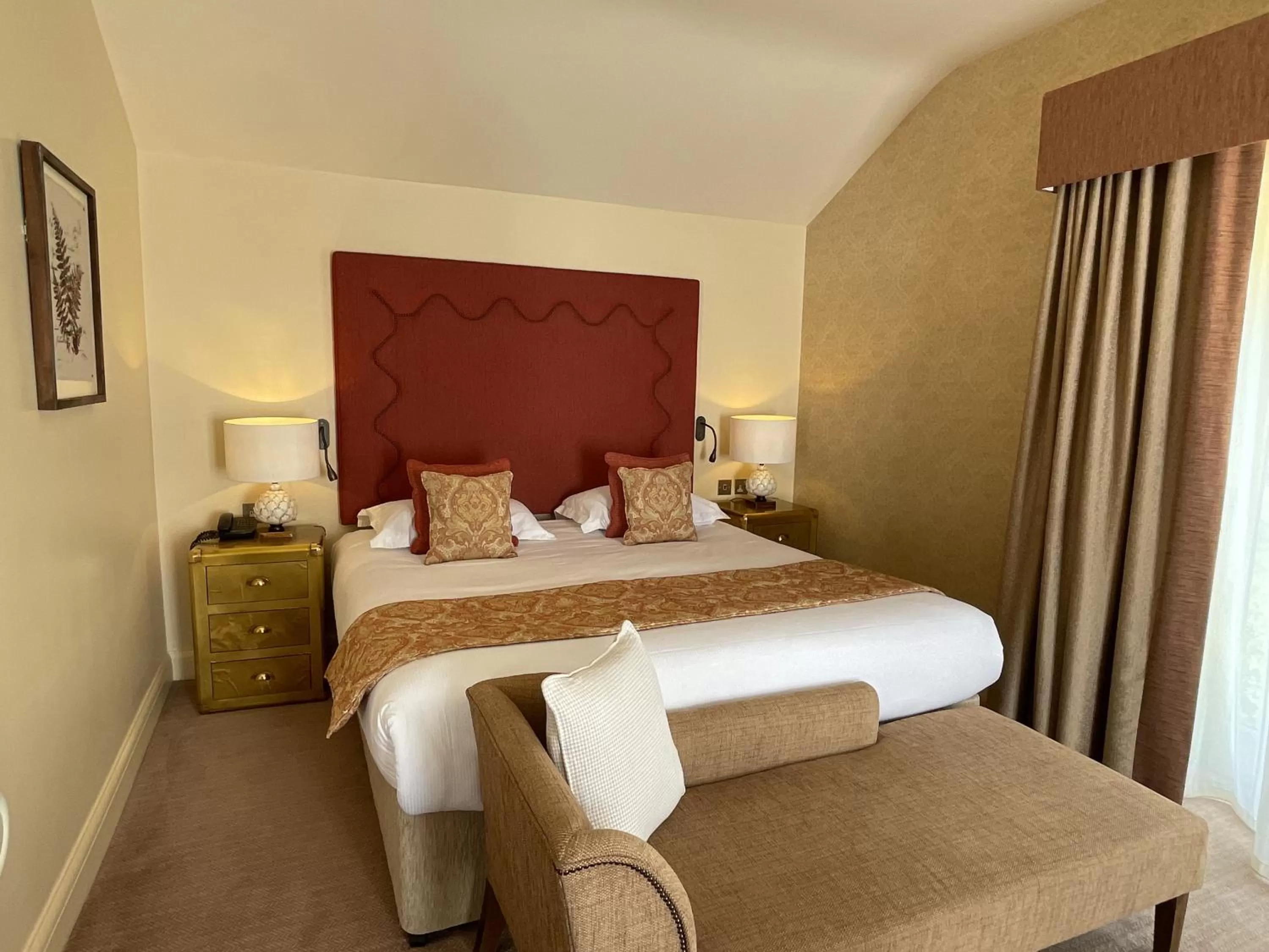 Bed in Park Farm Hotel