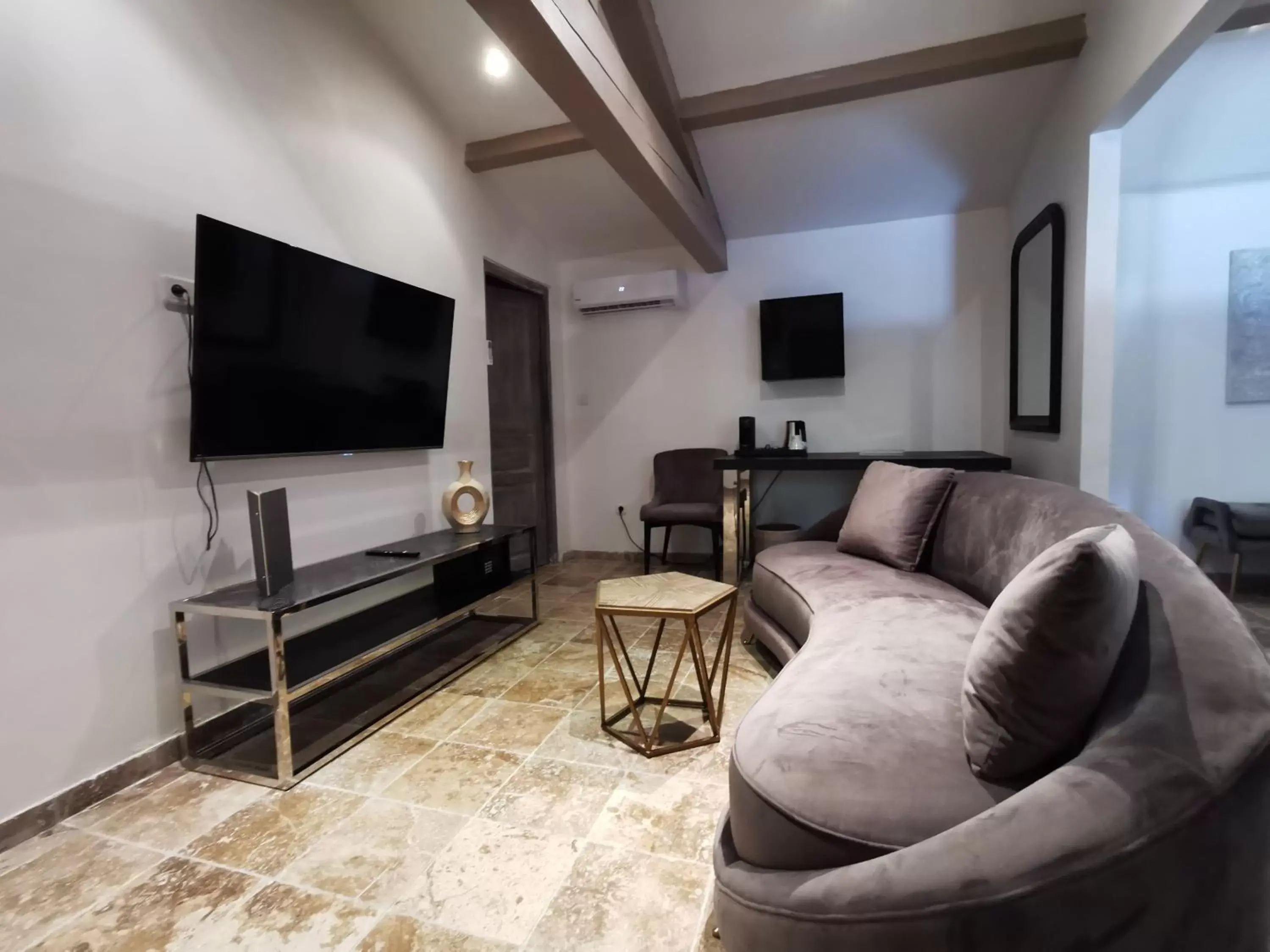 TV and multimedia, Seating Area in La Villa Dune, Hôtel & Spa Nuxe