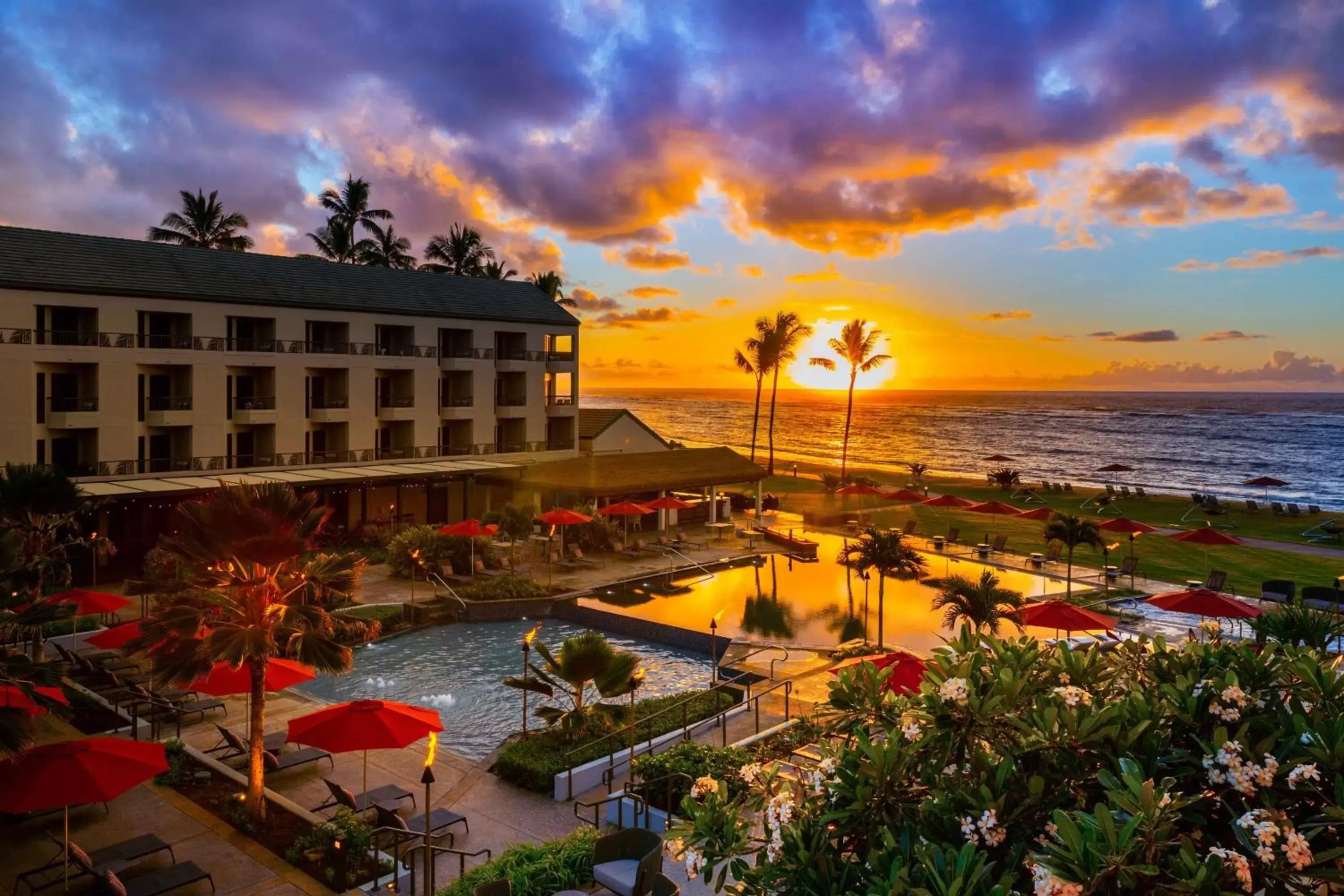 Property building in Sheraton Kauai Coconut Beach Resort